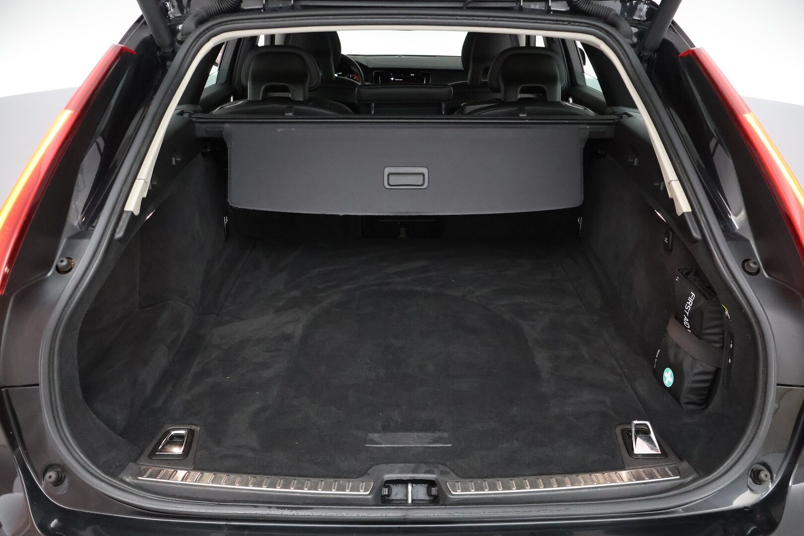Volvo V90 2017 D4 AWD Business aut - | Webasto | Adapt.vakkari | BLIS | FULL-LED | P.kamera | Hihna tehty 2024 | Ei Adblue:ta |