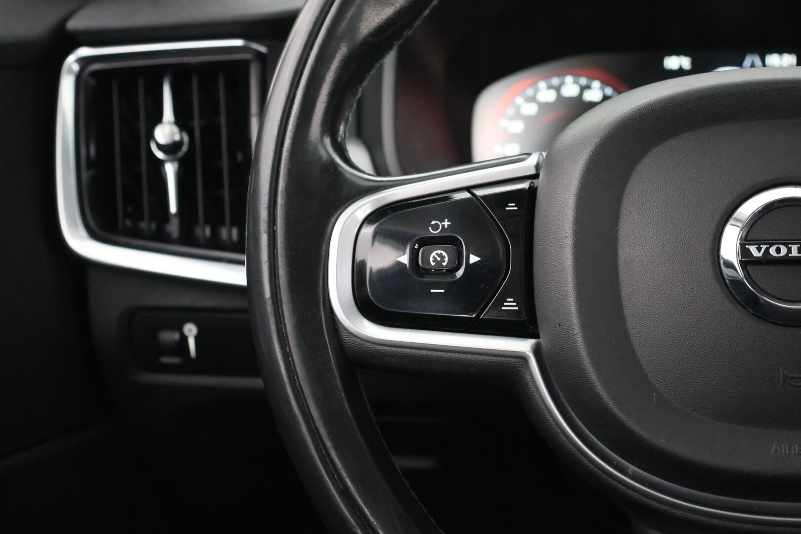 Volvo V90 2017 D4 AWD Business aut - | Webasto | Adapt.vakkari | BLIS | FULL-LED | P.kamera | Hihna tehty 2024 | Ei Adblue:ta |