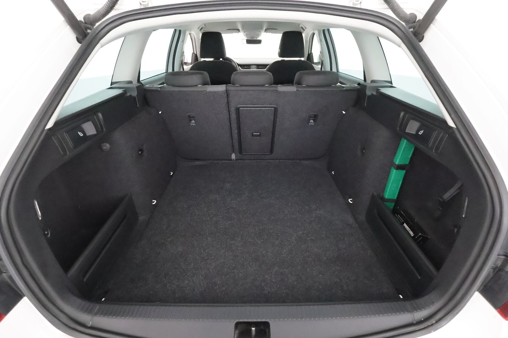 Skoda Octavia 2020 Combi 1,5 TSI Style BusinessLine DSG Autom. * Webasto / Adapt.vakkari / P-Kamera / Navi / KeylessGo * - Raikas, hyvin pidetty 1.om Suomi-auto! Paremmalla ja kestävämmällä 1.5l Moottorilla!