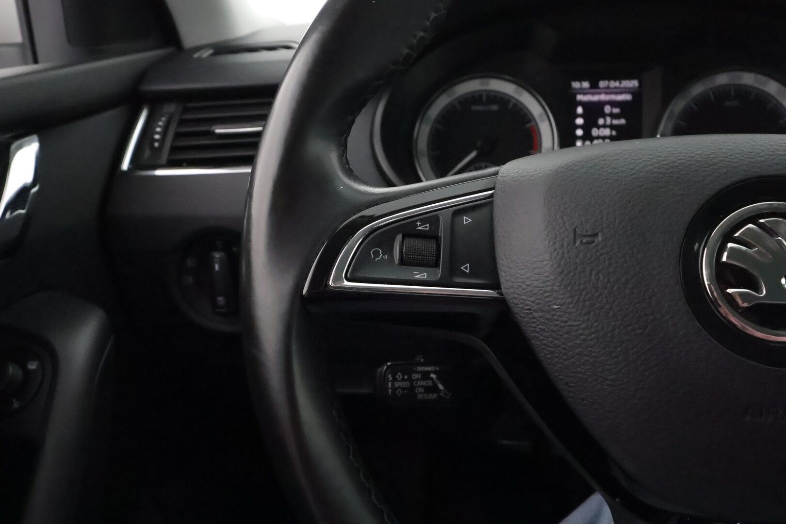 Skoda Octavia 2020 Combi 1,5 TSI Style BusinessLine DSG Autom. * Webasto / Adapt.vakkari / P-Kamera / Navi / KeylessGo * - Raikas, hyvin pidetty 1.om Suomi-auto! Paremmalla ja kestävämmällä 1.5l Moottorilla!