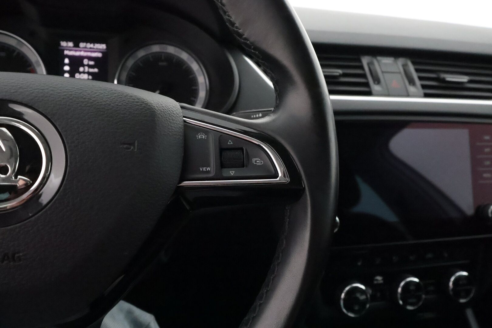 Skoda Octavia 2020 Combi 1,5 TSI Style BusinessLine DSG Autom. * Webasto / Adapt.vakkari / P-Kamera / Navi / KeylessGo * - Raikas, hyvin pidetty 1.om Suomi-auto! Paremmalla ja kestävämmällä 1.5l Moottorilla!