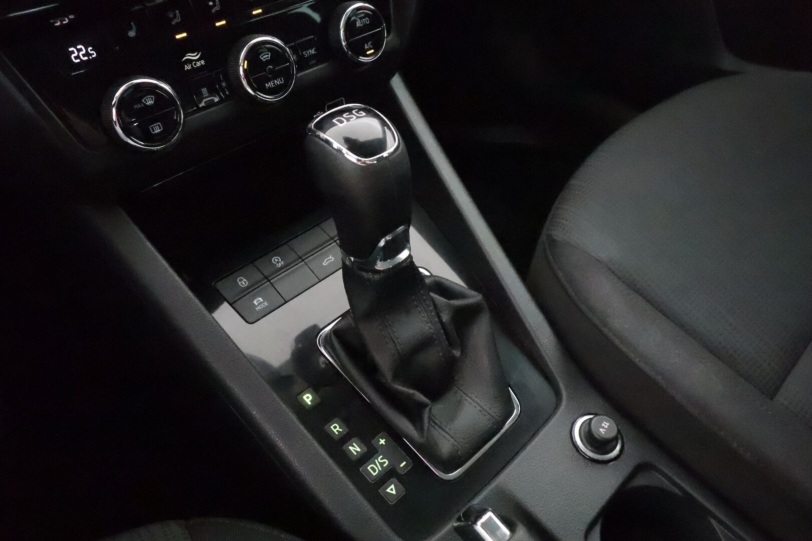 Skoda Octavia 2020 Combi 1,5 TSI Style BusinessLine DSG Autom. * Webasto / Adapt.vakkari / P-Kamera / Navi / KeylessGo * - Raikas, hyvin pidetty 1.om Suomi-auto! Paremmalla ja kestävämmällä 1.5l Moottorilla!