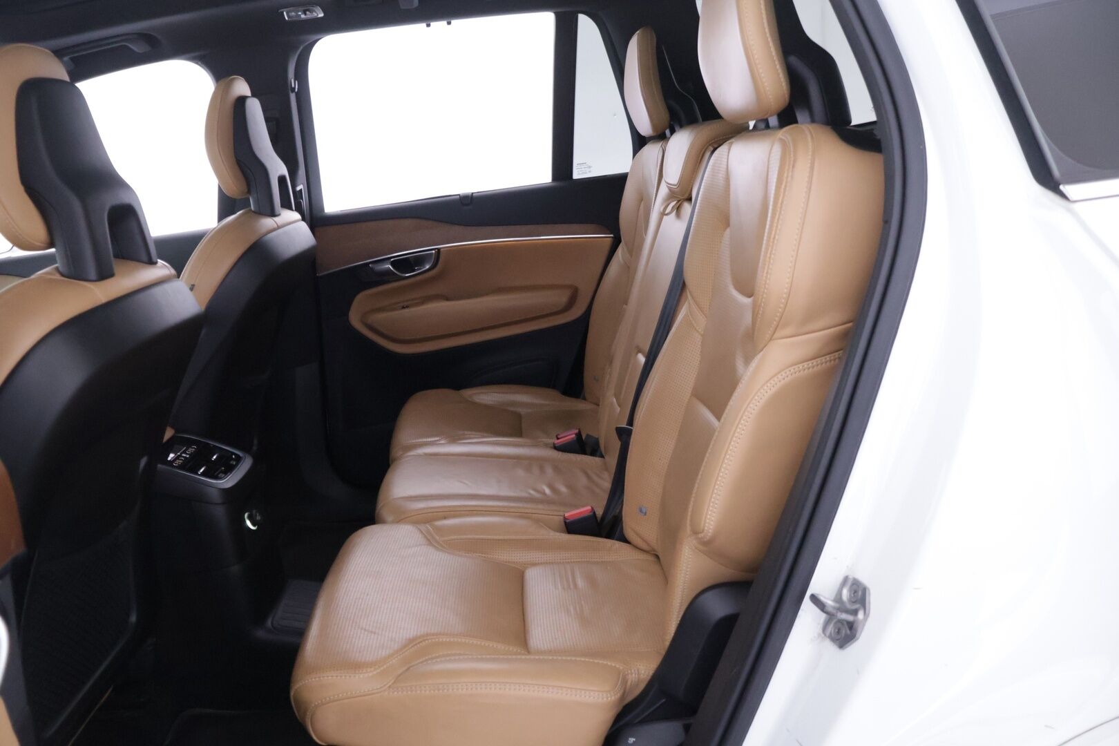 Volvo XC90 2016 T8 Twin Engine AWD Inscription aut ** YritysOulet - Myydään vain Yrityksille ** - Webasto / Koukku / Istuimet 7:lle / Ilmastoidut nahat / HUD / Panorama / Siisti kuntoinen!