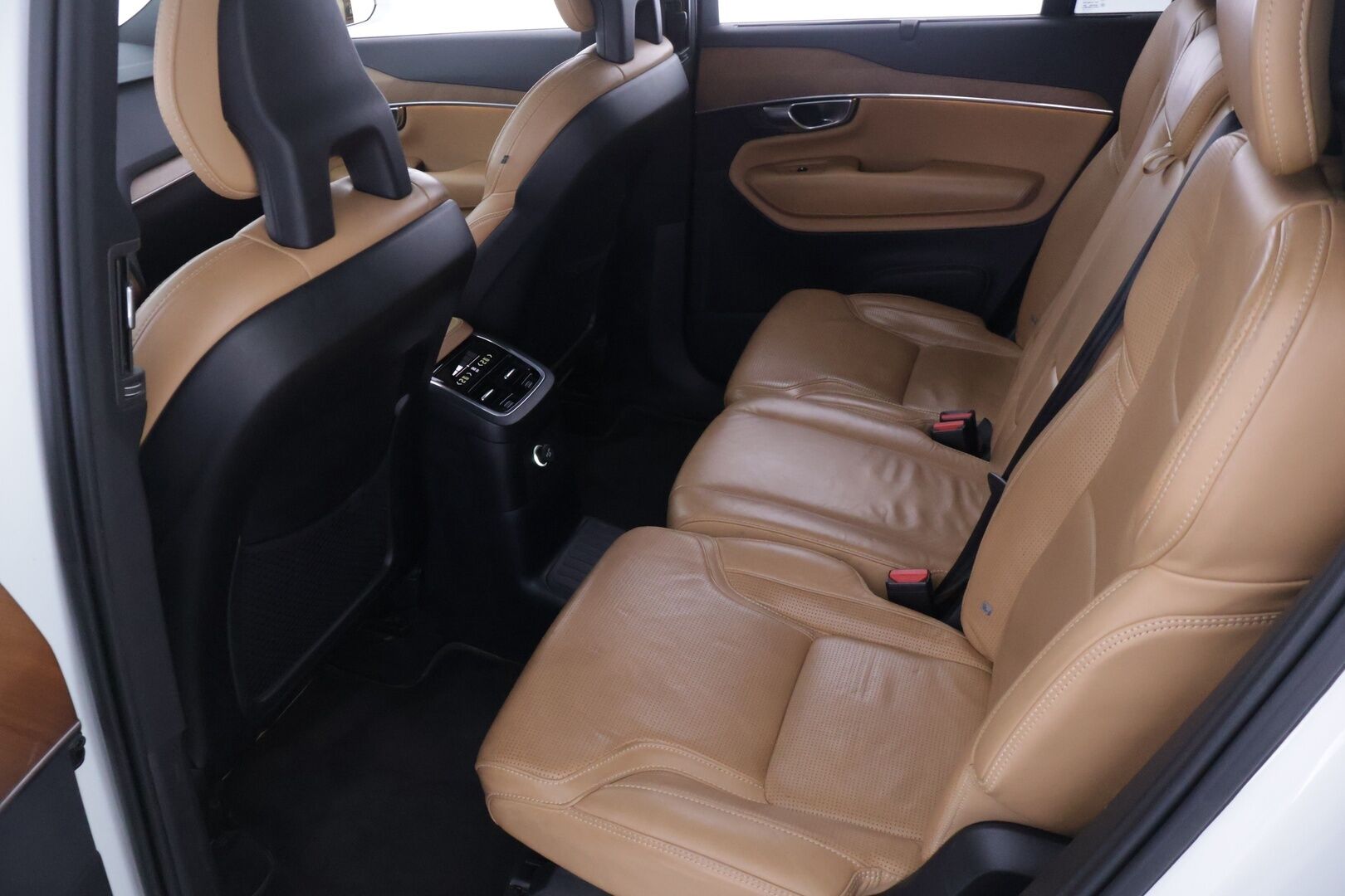 Volvo XC90 2016 T8 Twin Engine AWD Inscription aut ** YritysOulet - Myydään vain Yrityksille ** - Webasto / Koukku / Istuimet 7:lle / Ilmastoidut nahat / HUD / Panorama / Siisti kuntoinen!