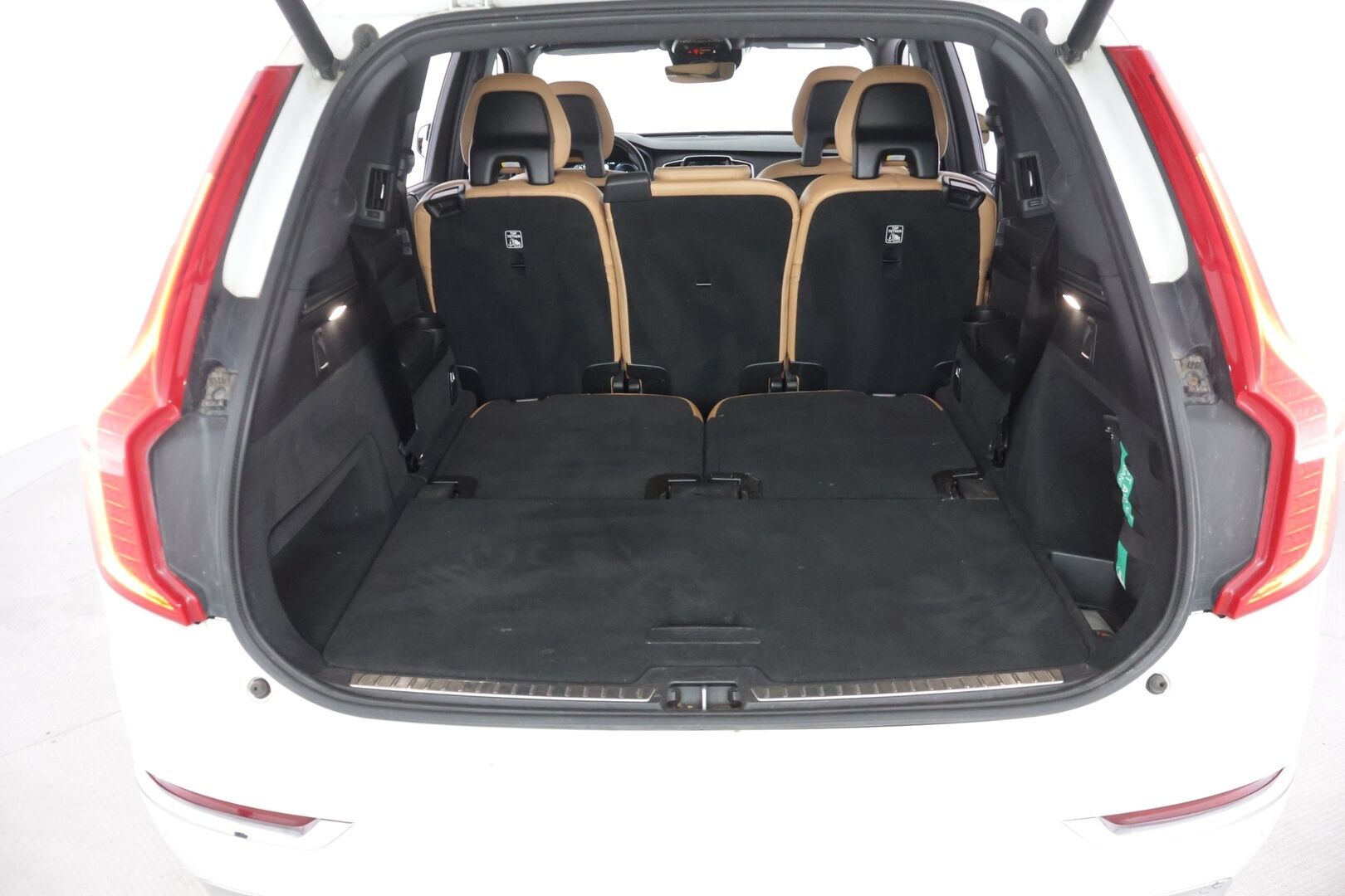 Volvo XC90 2016 T8 Twin Engine AWD Inscription aut ** YritysOulet - Myydään vain Yrityksille ** - Webasto / Koukku / Istuimet 7:lle / Ilmastoidut nahat / HUD / Panorama / Siisti kuntoinen!