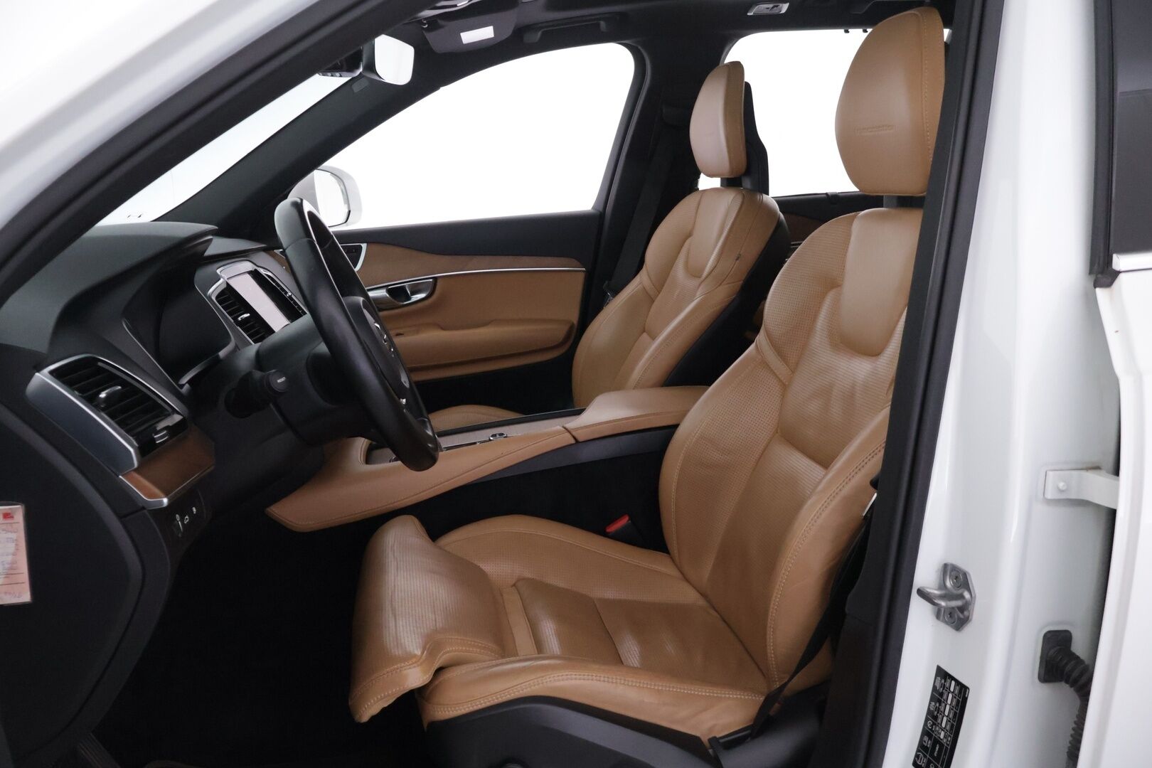 Volvo XC90 2016 T8 Twin Engine AWD Inscription aut ** YritysOulet - Myydään vain Yrityksille ** - Webasto / Koukku / Istuimet 7:lle / Ilmastoidut nahat / HUD / Panorama / Siisti kuntoinen!