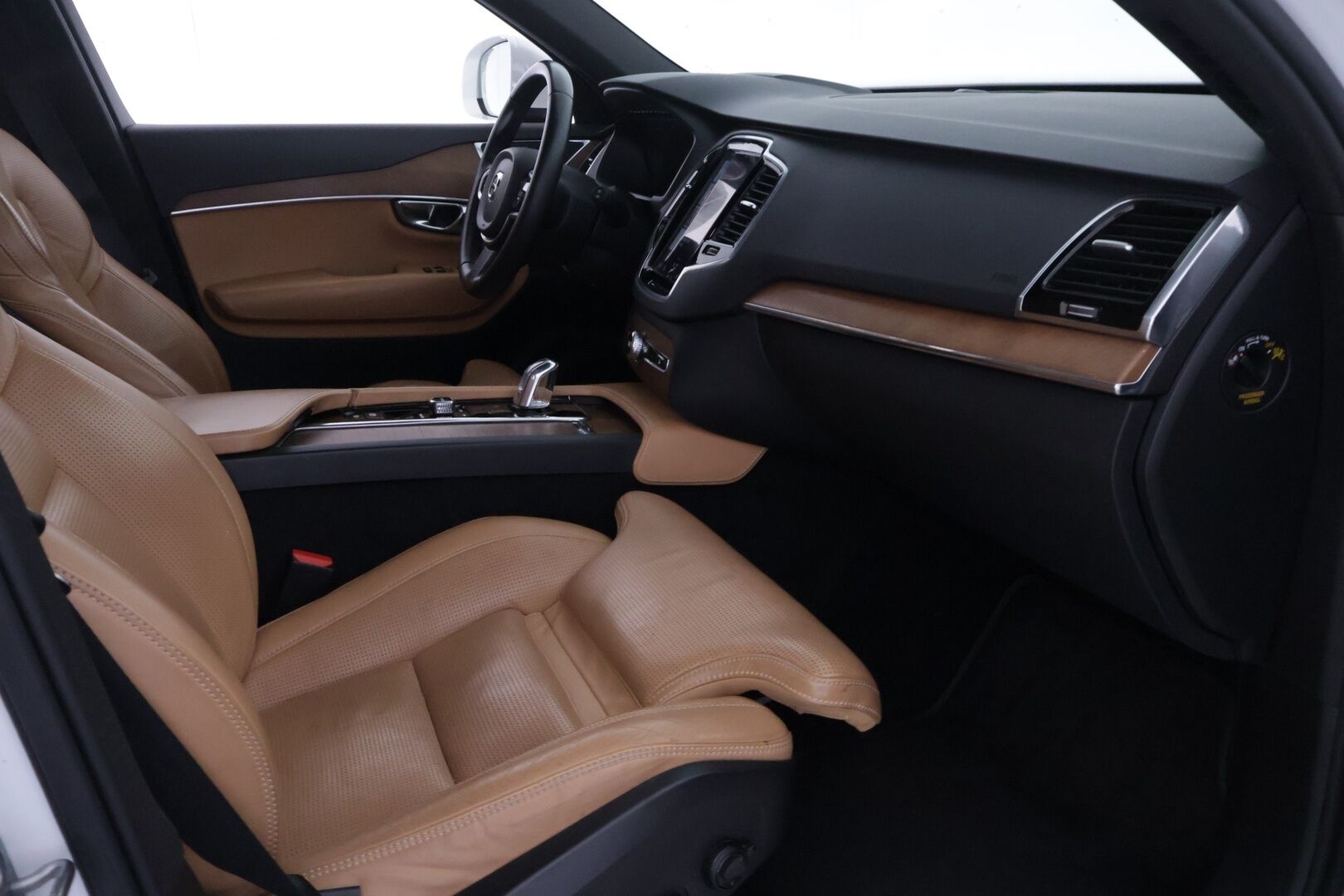 Volvo XC90 2016 T8 Twin Engine AWD Inscription aut ** YritysOulet - Myydään vain Yrityksille ** - Webasto / Koukku / Istuimet 7:lle / Ilmastoidut nahat / HUD / Panorama / Siisti kuntoinen!