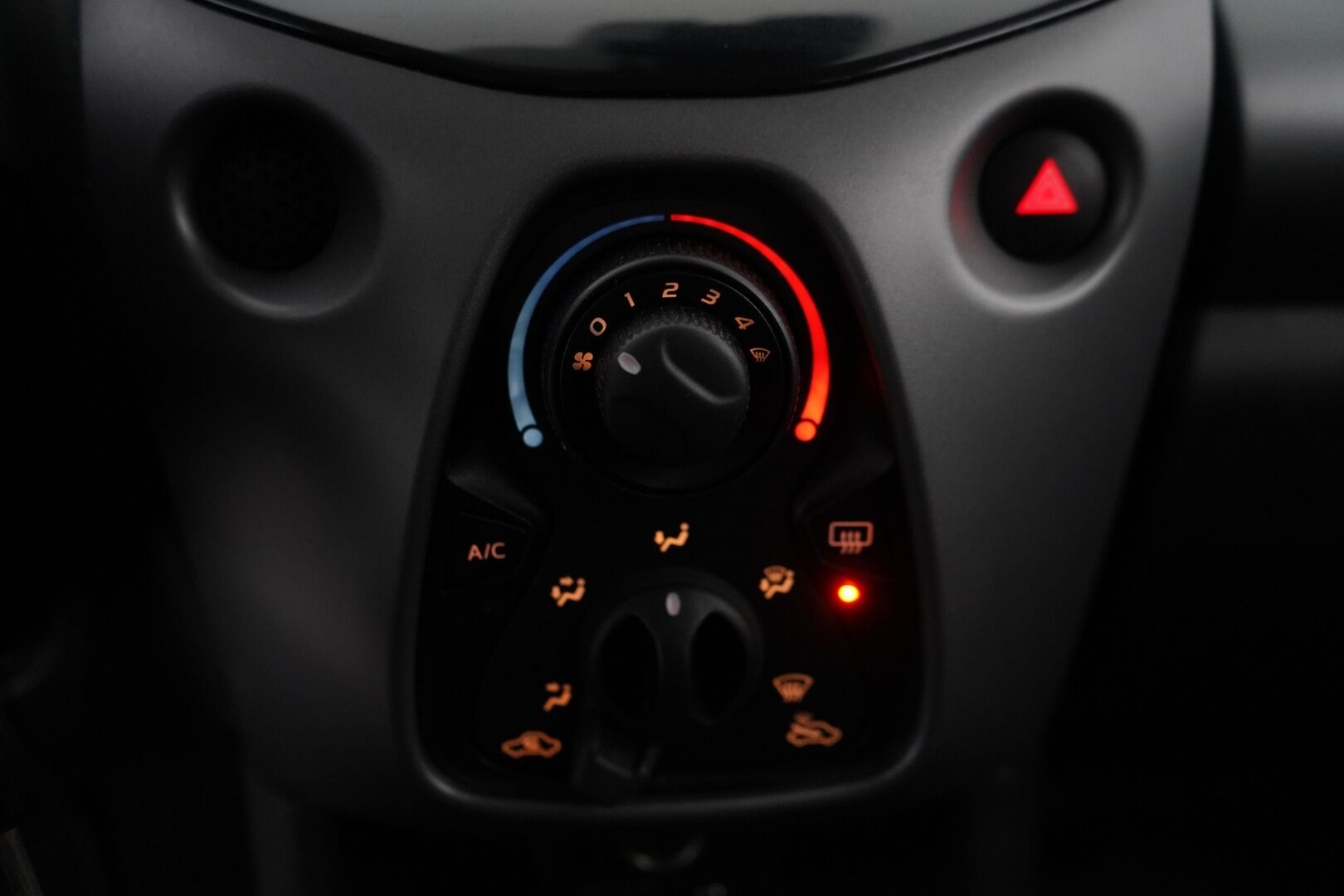 Toyota Aygo 2019 1,0 VVT-i 5ov X-Play *Vakkari / Kaistavahti / Kamera* - Suomi-auto / Apple Carplay & Android Auto / Kahdet renkaat ja vanteet