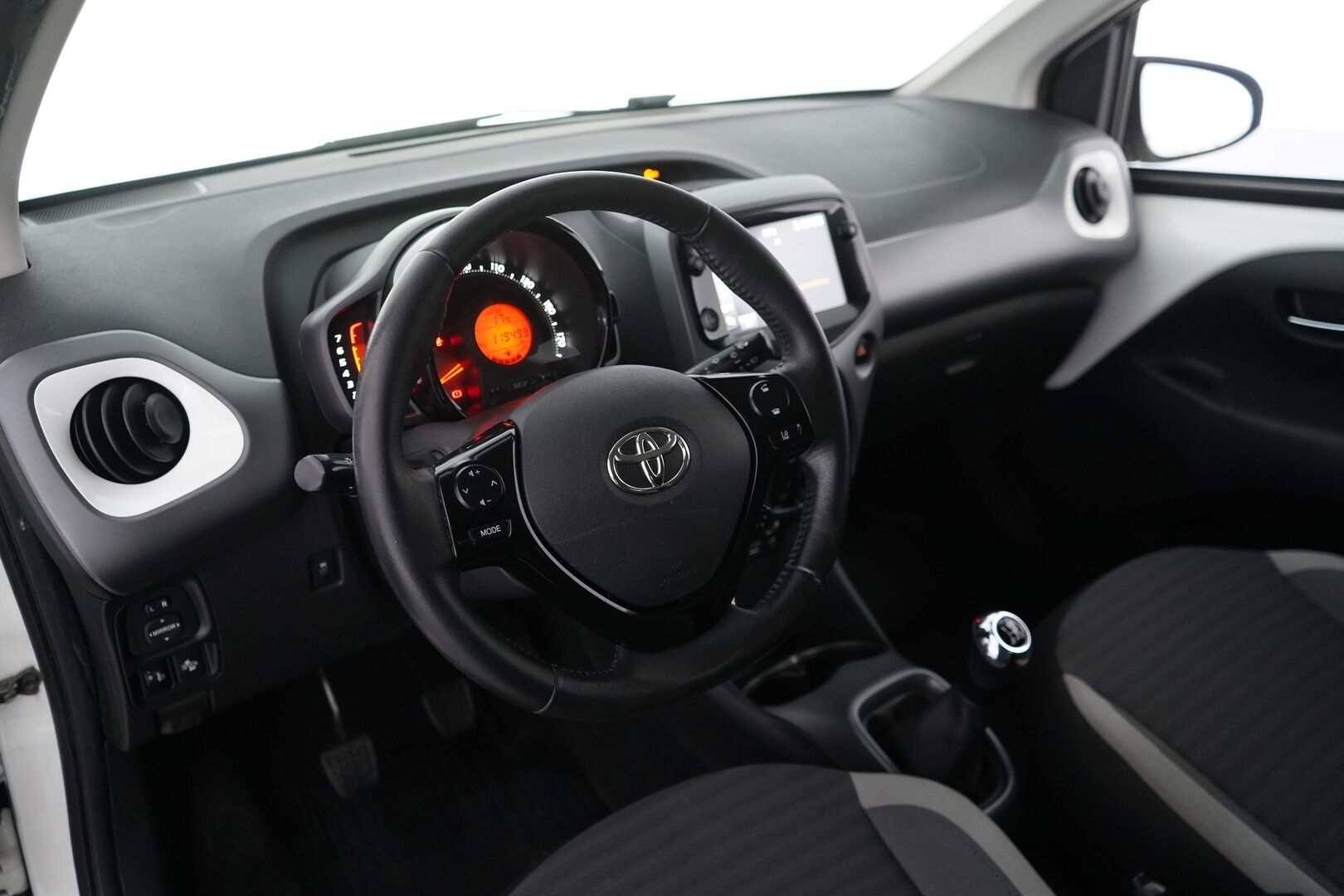 Toyota Aygo 2019 1,0 VVT-i 5ov X-Play *Vakkari / Kaistavahti / Kamera* - Suomi-auto / Apple Carplay & Android Auto / Kahdet renkaat ja vanteet