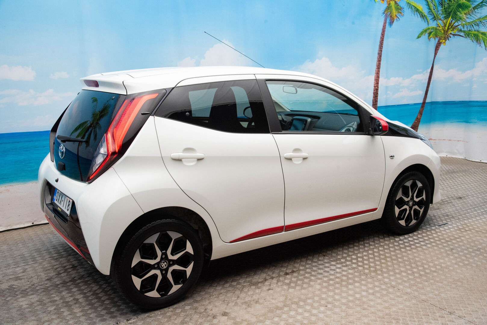 Toyota Aygo 2019 1,0 VVT-i 5ov X-Play *Vakkari / Kaistavahti / Kamera* - Auto tulossa Lempäälään! / Suomi-auto / Apple Carplay & Android Auto - HULLUT VÄLIPÄIVÄT KORKOTARJOUS 2,49%