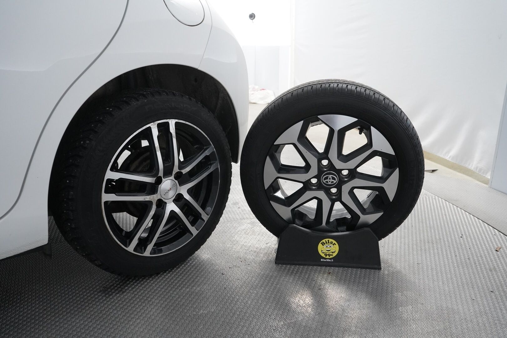 Toyota Aygo 2019 1,0 VVT-i 5ov X-Play *Vakkari / Kaistavahti / Kamera* - Auto tulossa Lempäälään! / Suomi-auto / Apple Carplay & Android Auto