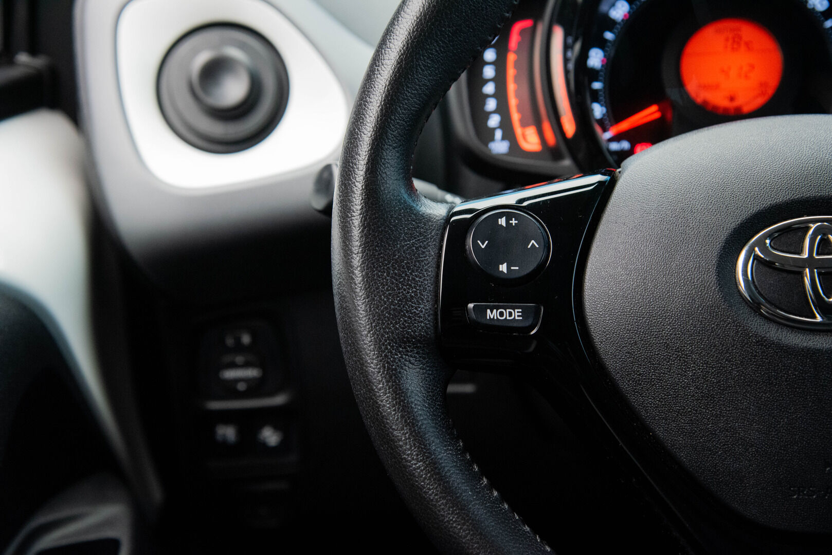 Toyota Aygo 2019 1,0 VVT-i 5ov X-Play *Vakkari / Kaistavahti / Kamera* - Auto tulossa Lempäälään! / Suomi-auto / Apple Carplay & Android Auto - HULLUT VÄLIPÄIVÄT KORKOTARJOUS 2,49%