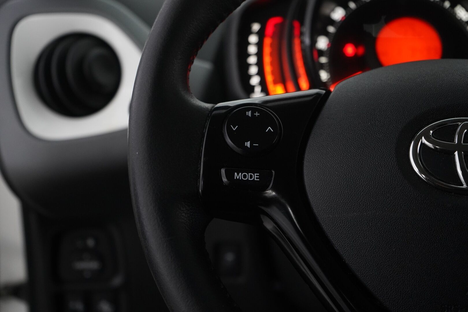 Toyota Aygo 2019 1,0 VVT-i 5ov X-Play *Vakkari / Kaistavahti / Kamera* - Auto tulossa Lempäälään! / Suomi-auto / Apple Carplay & Android Auto