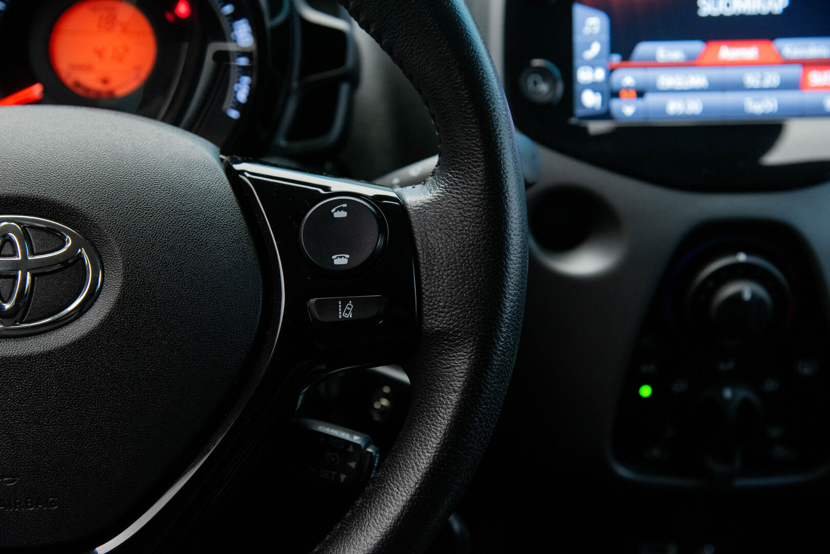 Toyota Aygo 2019 1,0 VVT-i 5ov X-Play *Vakkari / Kaistavahti / Kamera* - Auto tulossa Lempäälään! / Suomi-auto / Apple Carplay & Android Auto - HULLUT VÄLIPÄIVÄT KORKOTARJOUS 2,49%