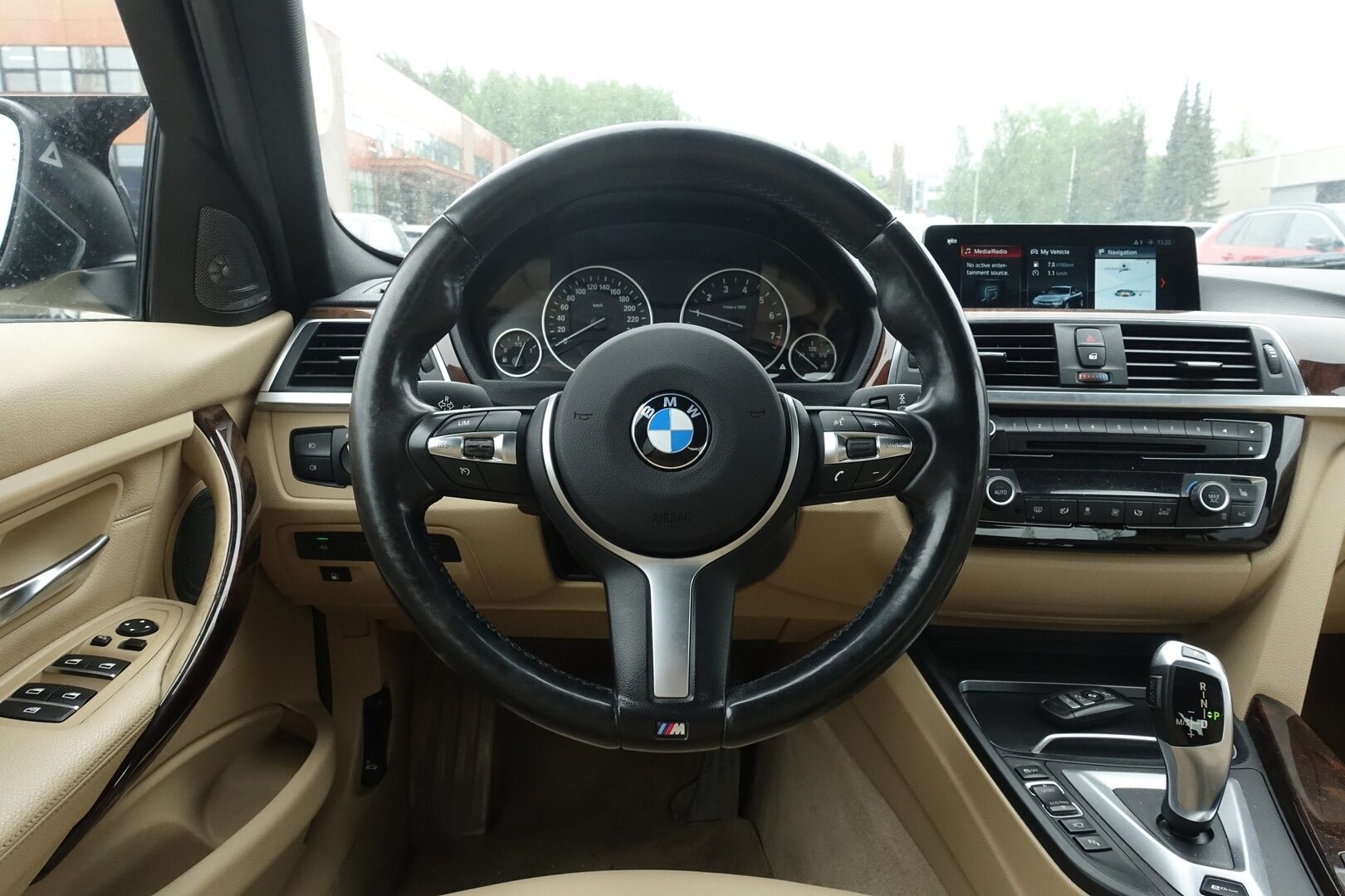 BMW 330 2016 F30 Sedan 330e A Business Luxury -Myydään huutokaupat.com-