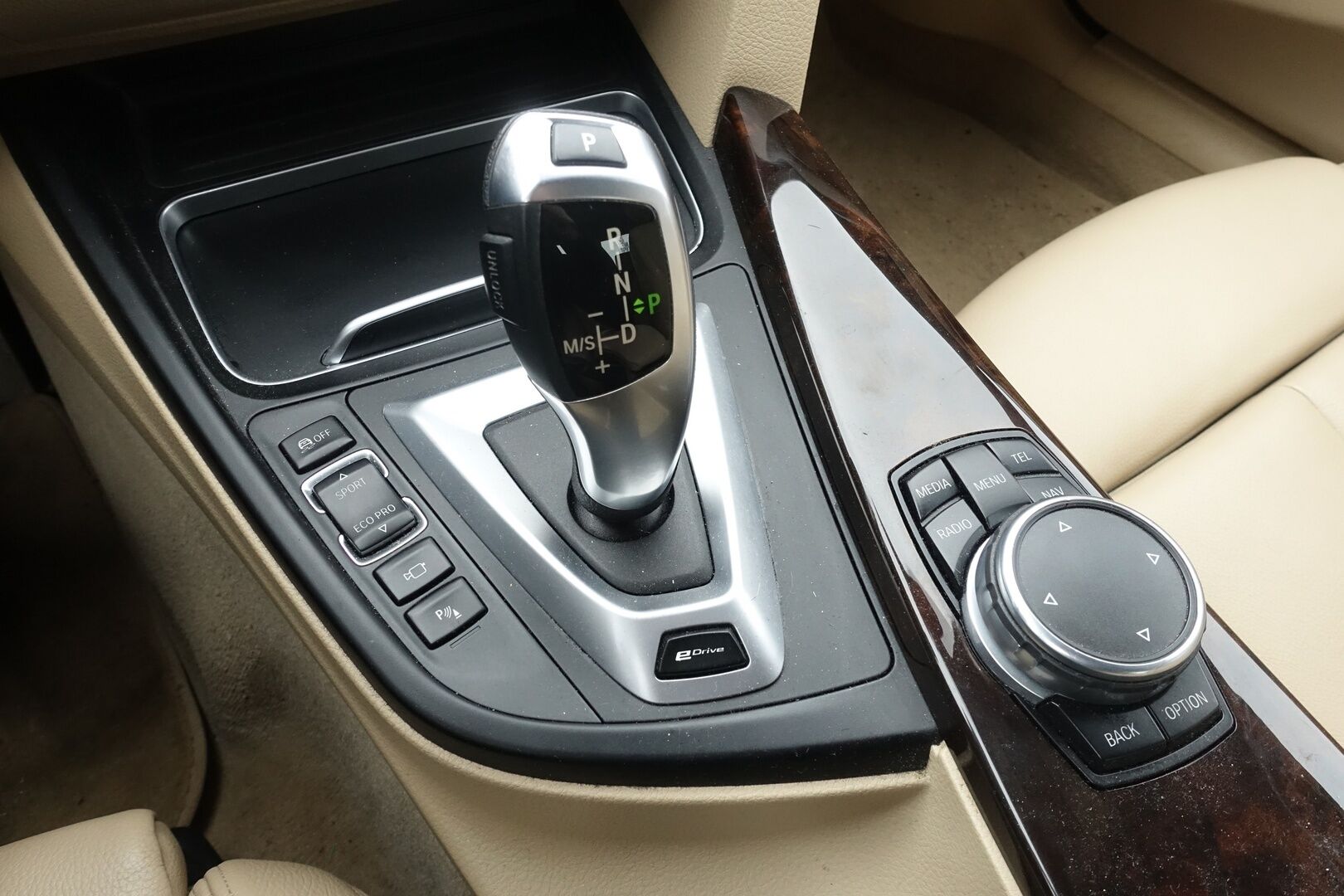 BMW 330 2016 F30 Sedan 330e A Business Luxury -Myydään huutokaupat.com-