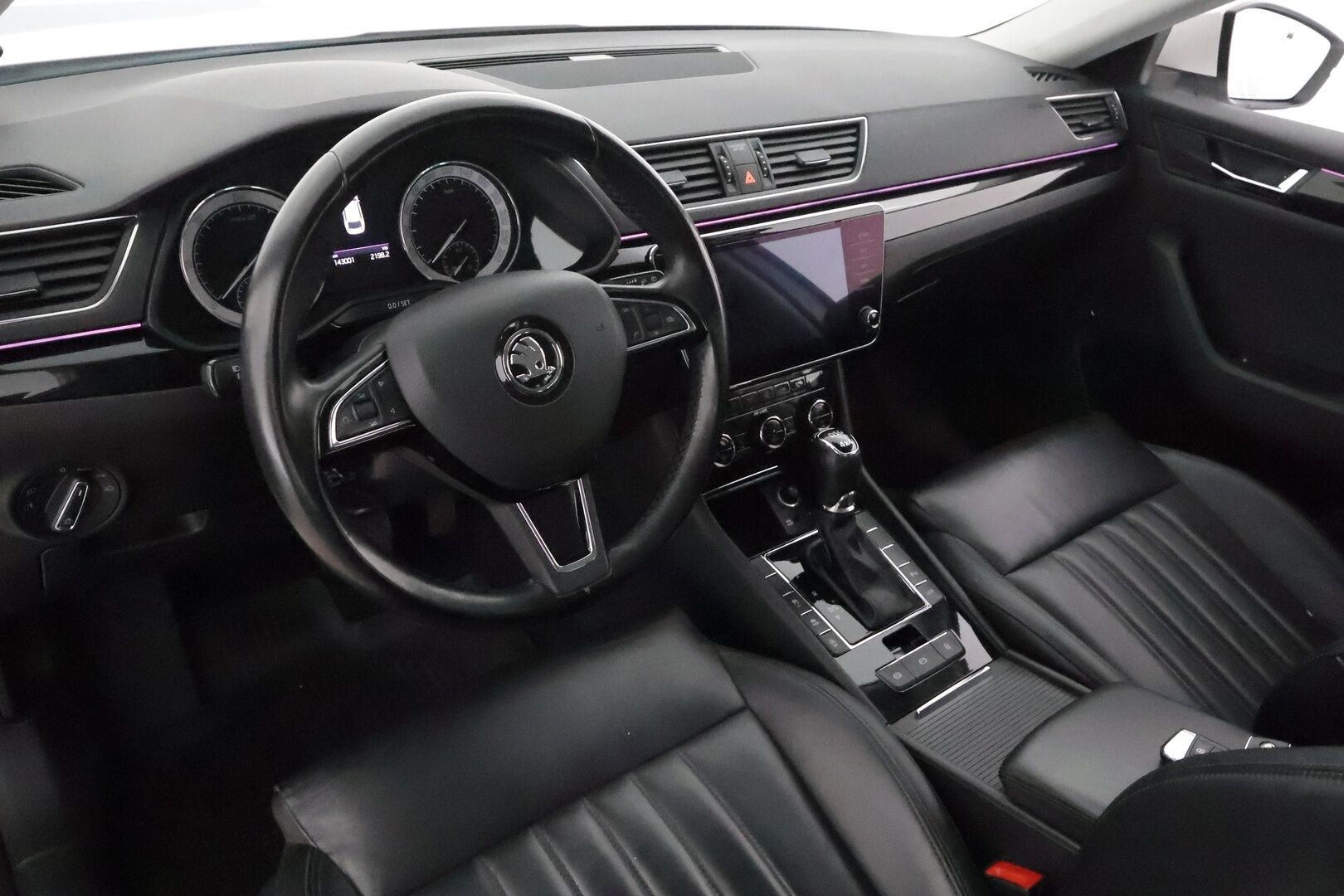 Skoda Superb 2018 Combi 2,0 TDI 190 4x4 L&K DSG **Canton / Webasto / Koukku / Adapt.Vakkari / Xenon / P.kamera / Muistipenkki / Keyless** - Kahdet Renkaat /  **HYVILLÄ KAMOILLA**