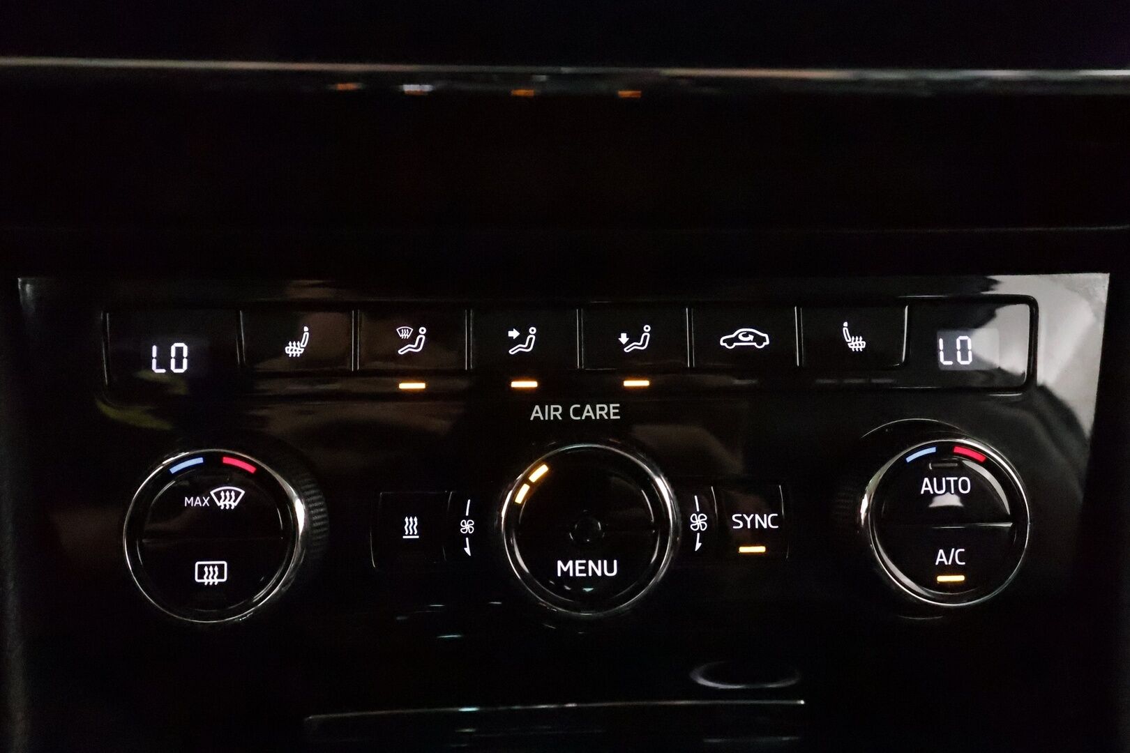 Skoda Superb 2018 Combi 2,0 TDI 190 4x4 L&K DSG **Canton / Webasto / Koukku / Adapt.Vakkari / Xenon / P.kamera / Muistipenkki / Keyless** - Kahdet Renkaat /  **HYVILLÄ KAMOILLA**