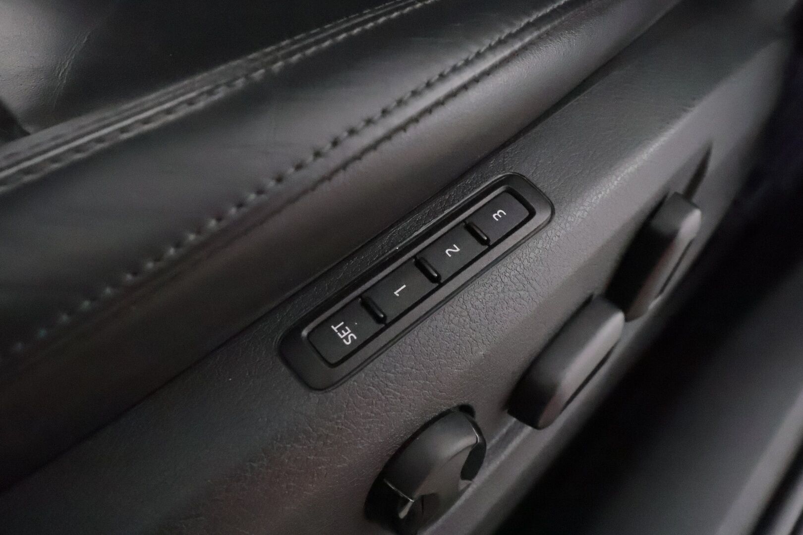 Skoda Superb 2018 Combi 2,0 TDI 190 4x4 L&K DSG **Canton / Webasto / Koukku / Adapt.Vakkari / Xenon / P.kamera / Muistipenkki / Keyless** - Kahdet Renkaat /  **HYVILLÄ KAMOILLA**