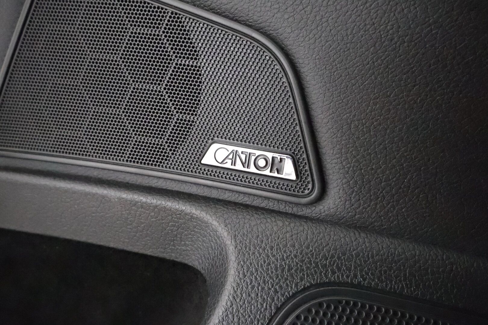 Skoda Superb 2018 Combi 2,0 TDI 190 4x4 L&K DSG **Canton / Webasto / Koukku / Adapt.Vakkari / Xenon / P.kamera / Muistipenkki / Keyless** - Kahdet Renkaat /  **HYVILLÄ KAMOILLA**