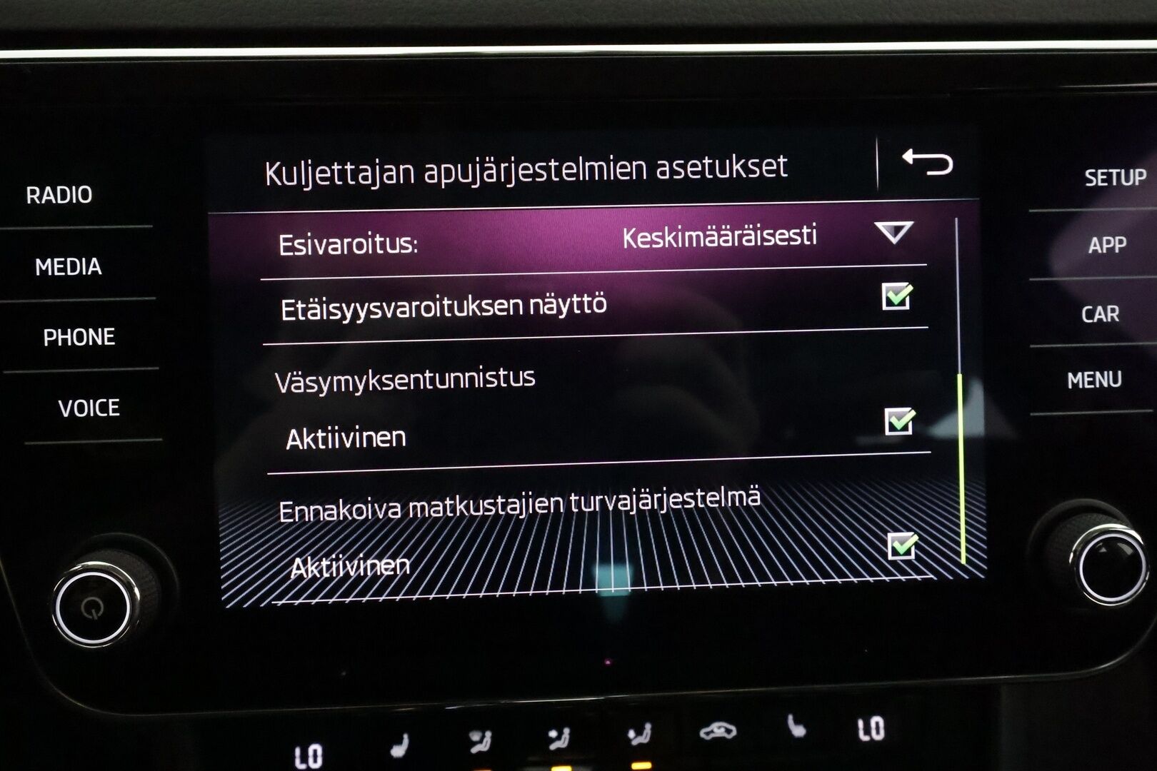 Skoda Superb 2018 Combi 2,0 TDI 190 4x4 L&K DSG **Canton / Webasto / Koukku / Adapt.Vakkari / Xenon / P.kamera / Muistipenkki / Keyless** - Kahdet Renkaat /  **HYVILLÄ KAMOILLA**