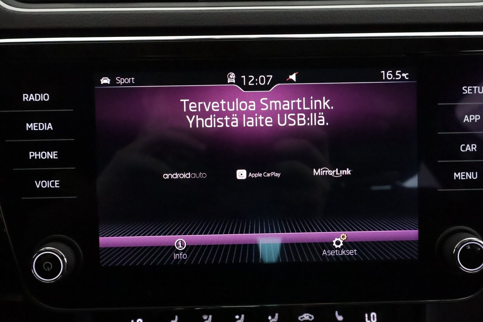 Skoda Superb 2018 Combi 2,0 TDI 190 4x4 L&K DSG **Canton / Webasto / Koukku / Adapt.Vakkari / Xenon / P.kamera / Muistipenkki / Keyless** - Kahdet Renkaat /  **HYVILLÄ KAMOILLA**