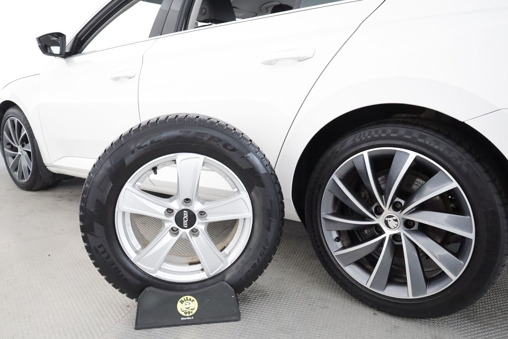 Skoda Superb 2018 Combi 2,0 TDI 190 4x4 L&K DSG **Canton / Webasto / Koukku / Adapt.Vakkari / Xenon / P.kamera / Muistipenkki / Keyless** - Kahdet Renkaat /  **HYVILLÄ KAMOILLA**