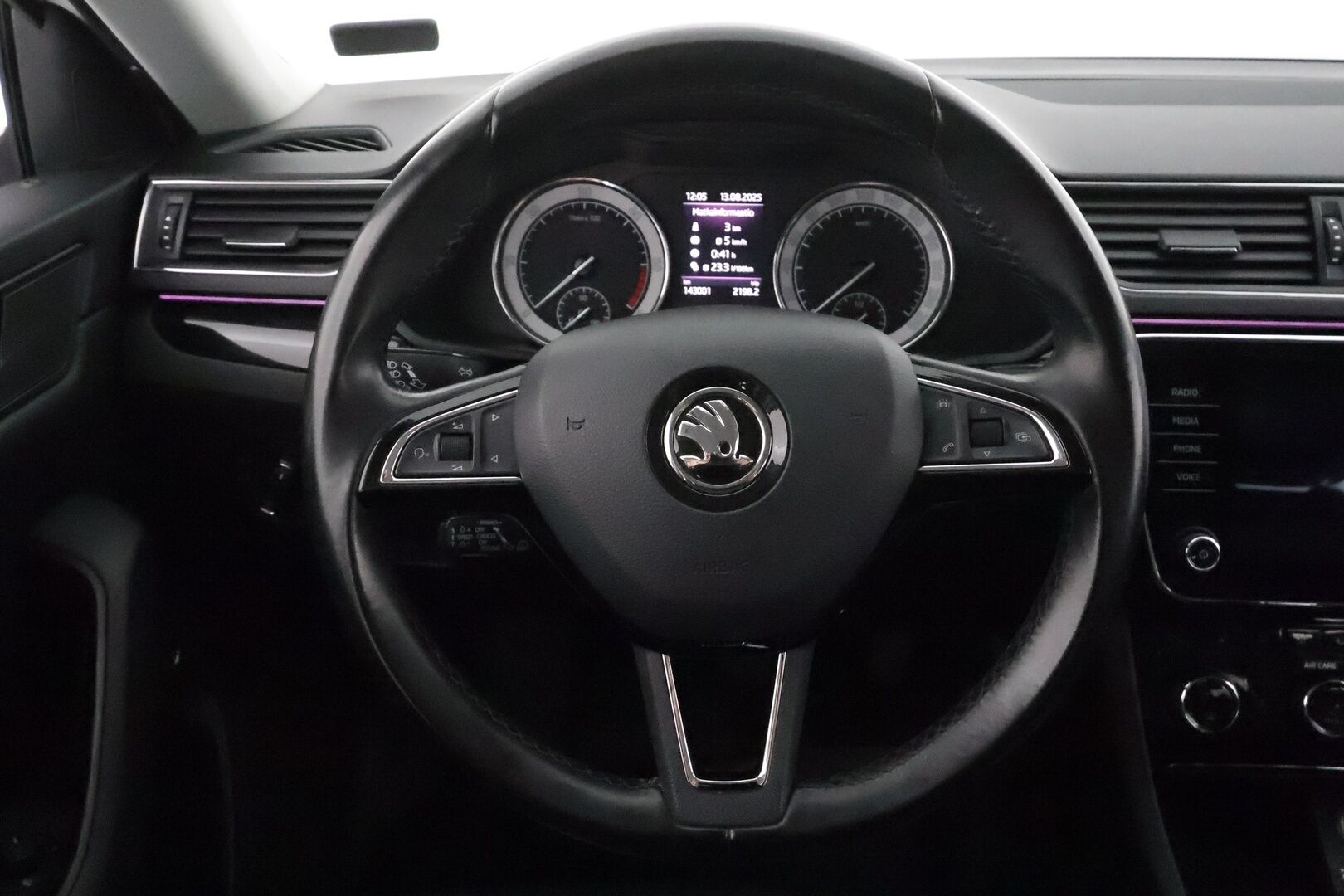 Skoda Superb 2018 Combi 2,0 TDI 190 4x4 L&K DSG **Canton / Webasto / Koukku / Adapt.Vakkari / Xenon / P.kamera / Muistipenkki / Keyless** - Kahdet Renkaat /  **HYVILLÄ KAMOILLA**