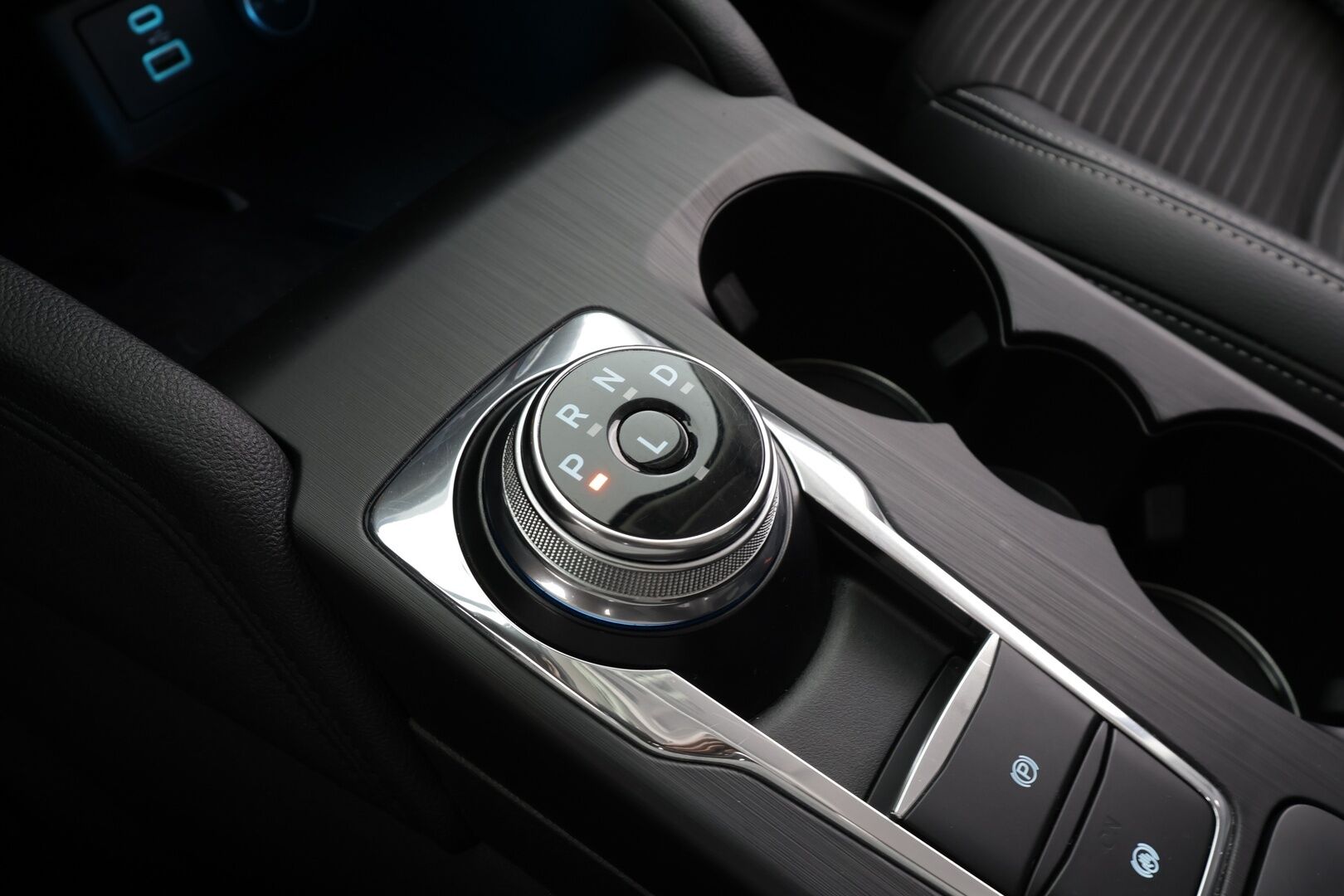 Ford Kuga 2021 2,5 hybrid (PHEV) 225hv CVT FWD Titanium X * ACC / P.kamera / BLIS / LED / Navi / B&O / Koukku * - Suomi-auto / Akku kuntotarkastettu! / Kahdet renkaat aluvanteilla / Merkkihuollettu - HULLUT JOULUT KORKOTARJOUS 2,49% 