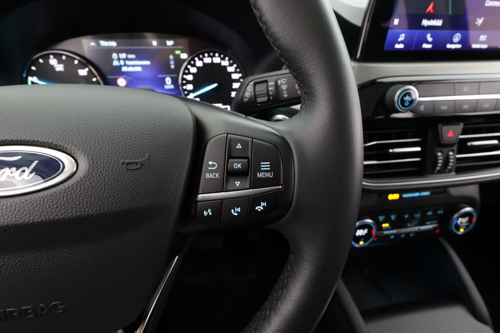 Ford Kuga 2021 2,5 hybrid (PHEV) 225hv CVT FWD Titanium X * ACC / P.kamera / BLIS / LED / Navi / B&O / Koukku * - Suomi-auto / Akku kuntotarkastettu! / Kahdet renkaat aluvanteilla / Merkkihuollettu - HULLUT JOULUT KORKOTARJOUS 2,49% 