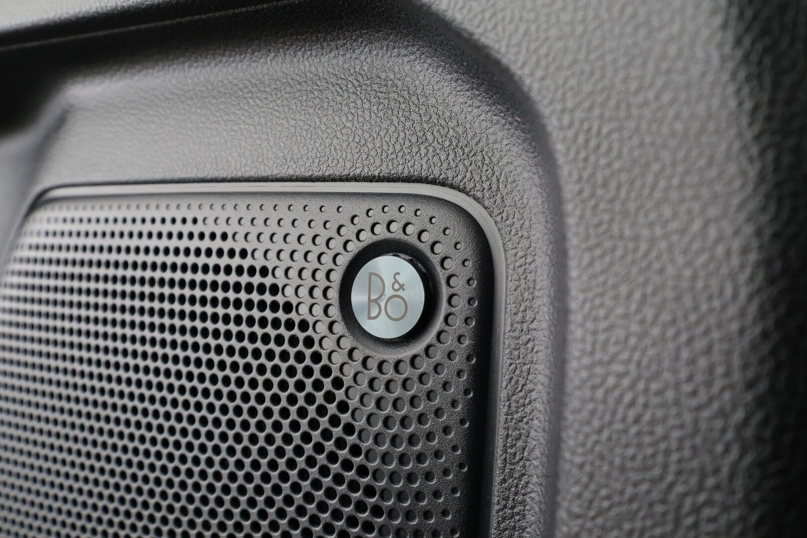 Ford Kuga 2021 2,5 hybrid (PHEV) 225hv CVT FWD Titanium X * ACC / P.kamera / BLIS / LED / Navi / B&O / Koukku * - Suomi-auto / Akku kuntotarkastettu! / Kahdet renkaat aluvanteilla / Merkkihuollettu - HULLUT JOULUT KORKOTARJOUS 2,49% 