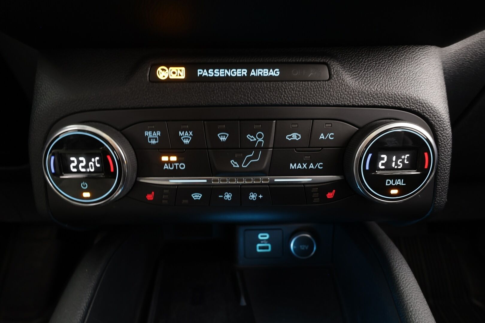 Ford Kuga 2021 2,5 hybrid (PHEV) 225hv CVT FWD Titanium X * ACC / P.kamera / BLIS / LED / Navi / B&O / Koukku * - Suomi-auto / Akku kuntotarkastettu! / Kahdet renkaat aluvanteilla / Merkkihuollettu