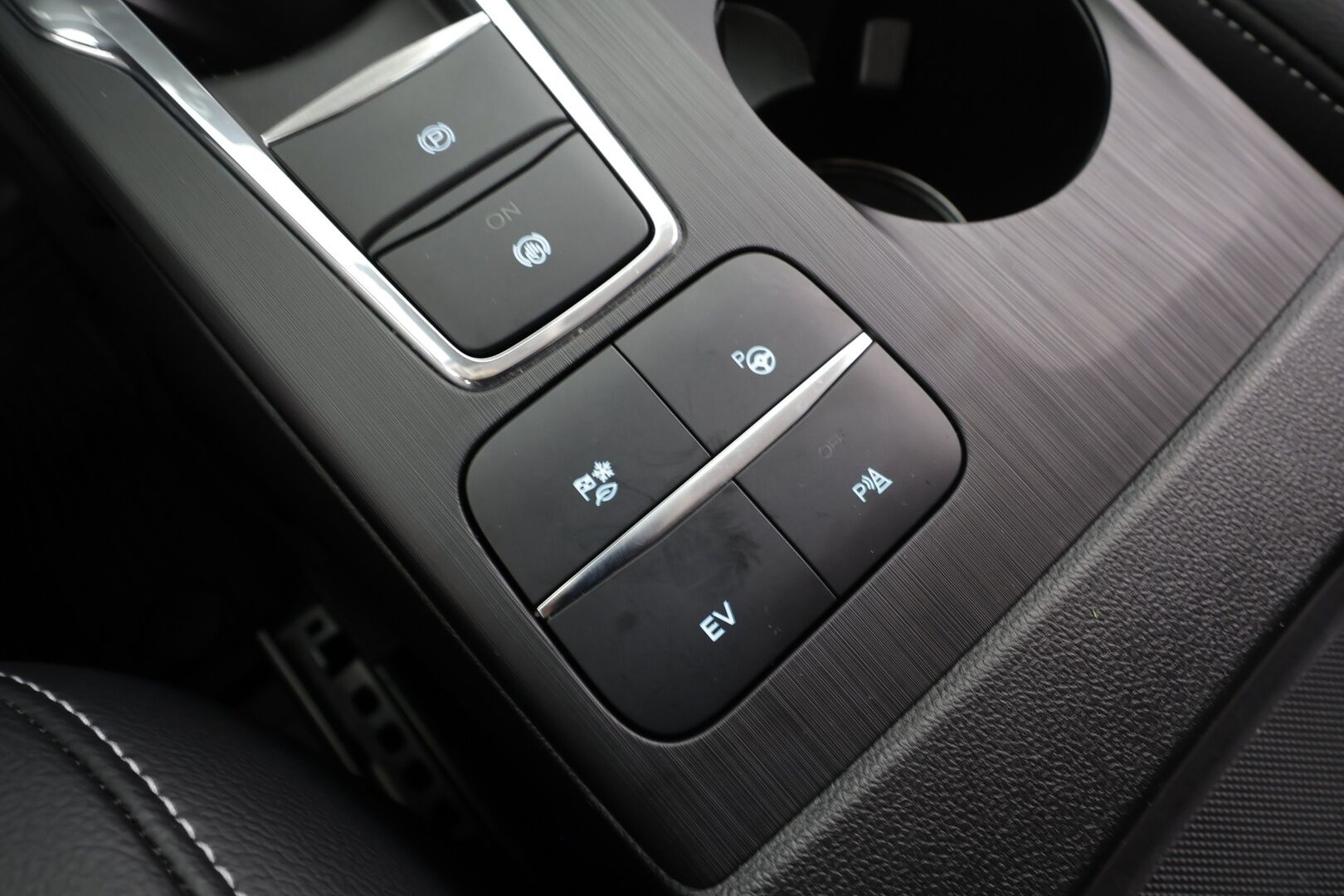 Ford Kuga 2021 2,5 hybrid (PHEV) 225hv CVT FWD Titanium X * ACC / P.kamera / BLIS / LED / Navi / B&O / Koukku * - Suomi-auto / Akku kuntotarkastettu! / Kahdet renkaat aluvanteilla / Merkkihuollettu