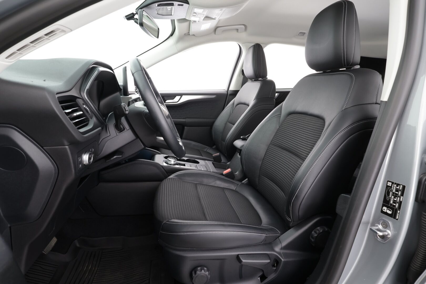 Ford Kuga 2021 2,5 hybrid (PHEV) 225hv CVT FWD Titanium X * ACC / P.kamera / BLIS / LED / Navi / B&O / Koukku * - Suomi-auto / Akku kuntotarkastettu! / Kahdet renkaat aluvanteilla / Merkkihuollettu