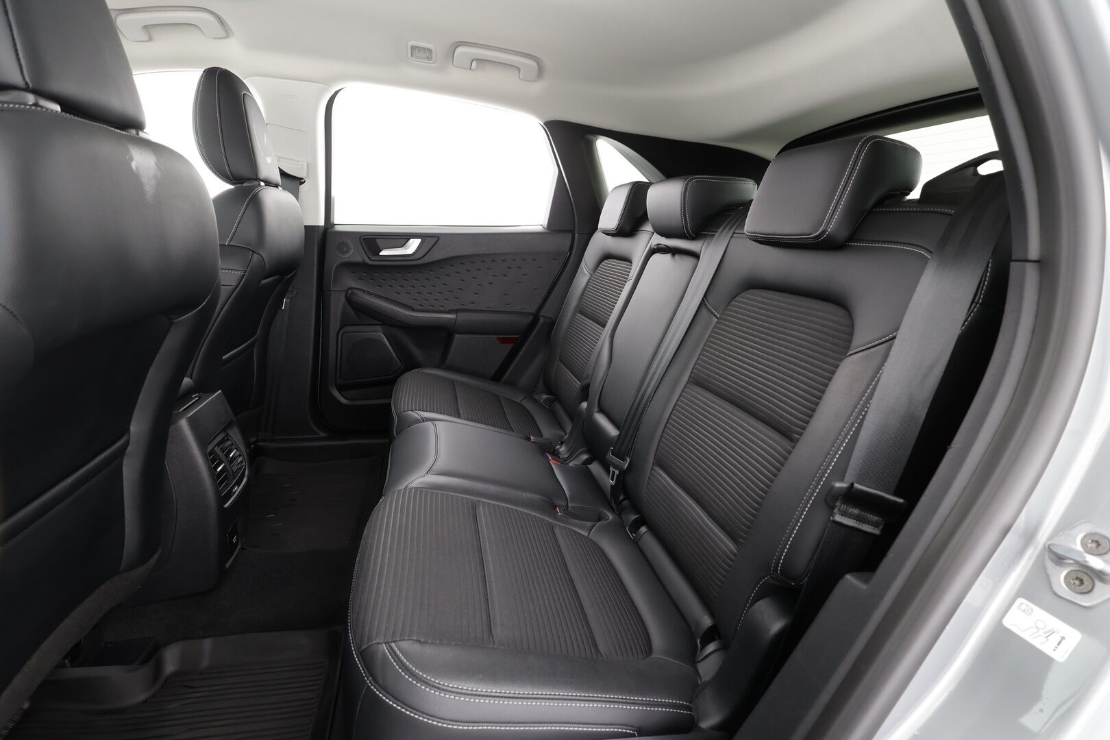 Ford Kuga 2021 2,5 hybrid (PHEV) 225hv CVT FWD Titanium X * ACC / P.kamera / BLIS / LED / Navi / B&O / Koukku * - Suomi-auto / Akku kuntotarkastettu! / Kahdet renkaat aluvanteilla / Merkkihuollettu