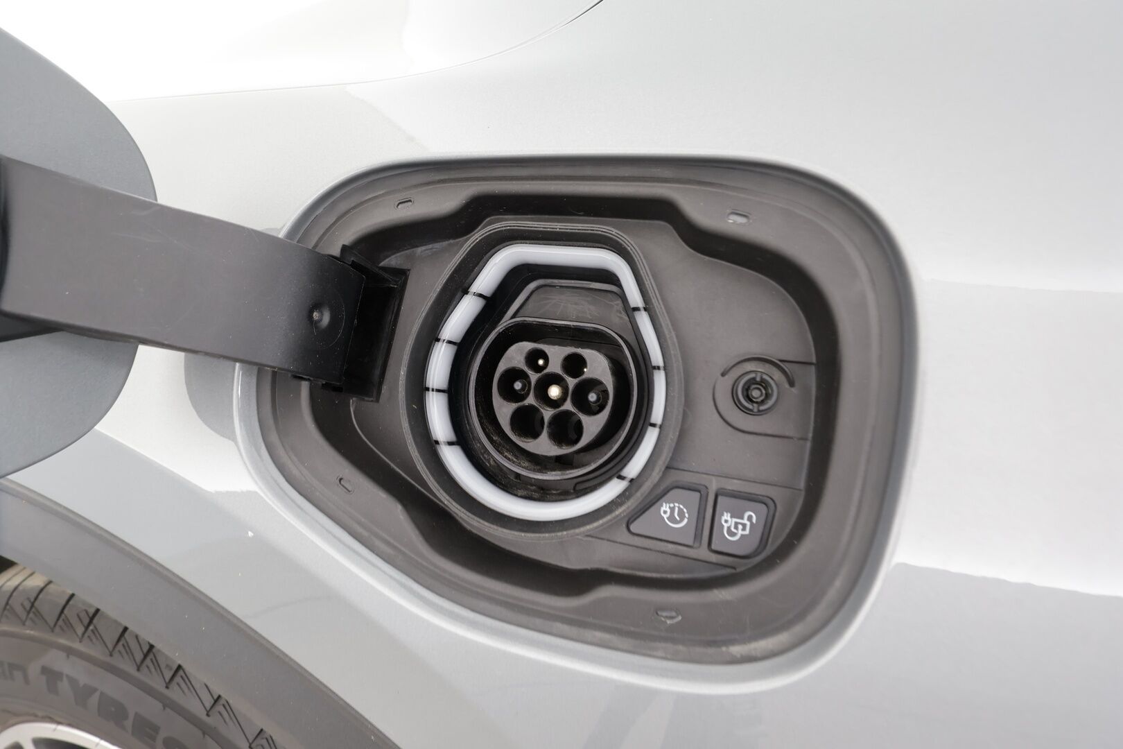 Ford Kuga 2021 2,5 hybrid (PHEV) 225hv CVT FWD Titanium X * ACC / P.kamera / BLIS / LED / Navi / B&O / Koukku * - Suomi-auto / Akku kuntotarkastettu! / Kahdet renkaat aluvanteilla / Merkkihuollettu - HULLUT JOULUT KORKOTARJOUS 2,49% 