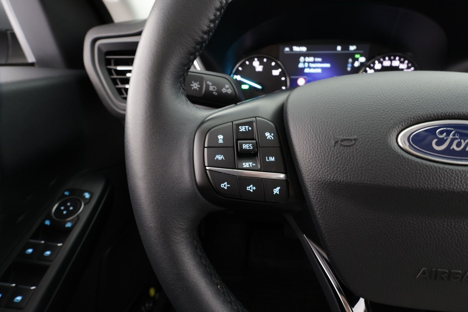 Ford Kuga 2021 2,5 hybrid (PHEV) 225hv CVT FWD Titanium X * ACC / P.kamera / BLIS / LED / Navi / B&O / Koukku * - Suomi-auto / Akku kuntotarkastettu! / Kahdet renkaat aluvanteilla / Merkkihuollettu - HULLUT JOULUT KORKOTARJOUS 2,49% 