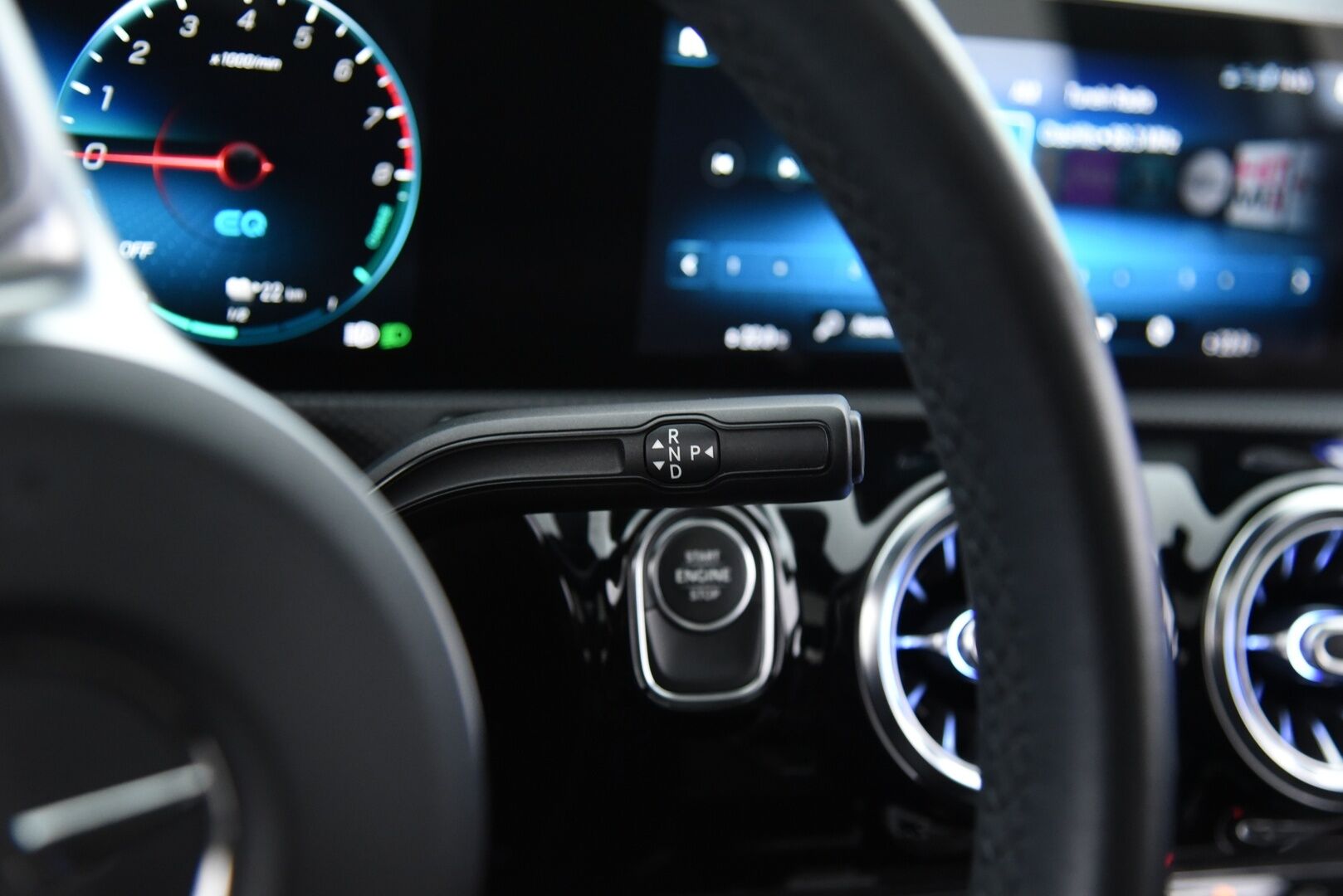 Mercedes-Benz A 2020 250 e A sedan Business AMG Edition EQ Power / Adapt vak. / Muistinahat / Widescreen / Kattoluukku / P-Kamera / Keyless / Ambient - SOH 95.2% / Huippuvarusteltu!