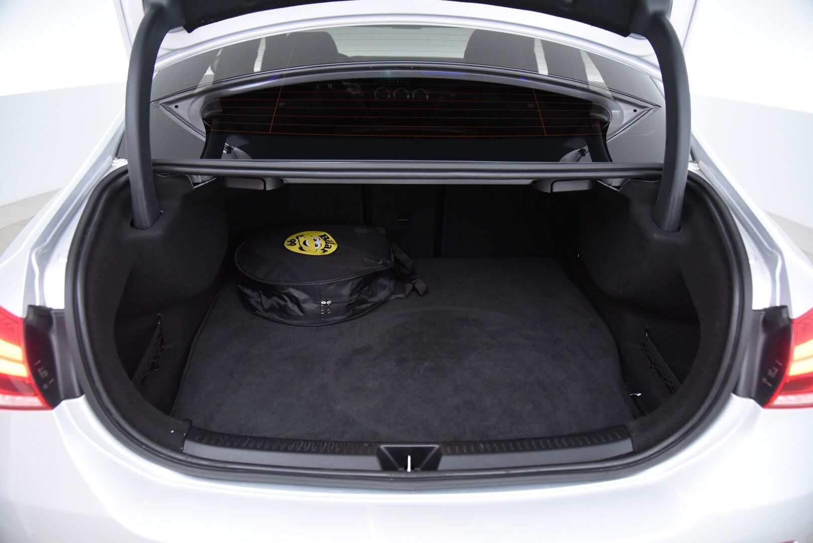 Mercedes-Benz A 2020 250 e A sedan Business AMG Edition EQ Power / Adapt vak. / Muistinahat / Widescreen / Kattoluukku / P-Kamera / Keyless / Ambient - SOH 95.2% / Huippuvarusteltu!