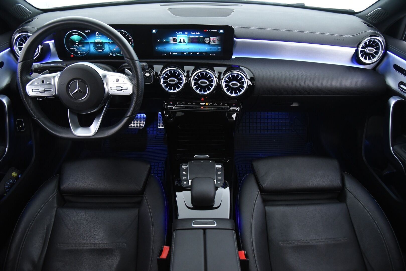 Mercedes-Benz A 2020 250 e A sedan Business AMG Edition EQ Power / Adapt vak. / Muistinahat / Widescreen / Kattoluukku / P-Kamera / Keyless / Ambient - SOH 95.2% / Huippuvarusteltu!