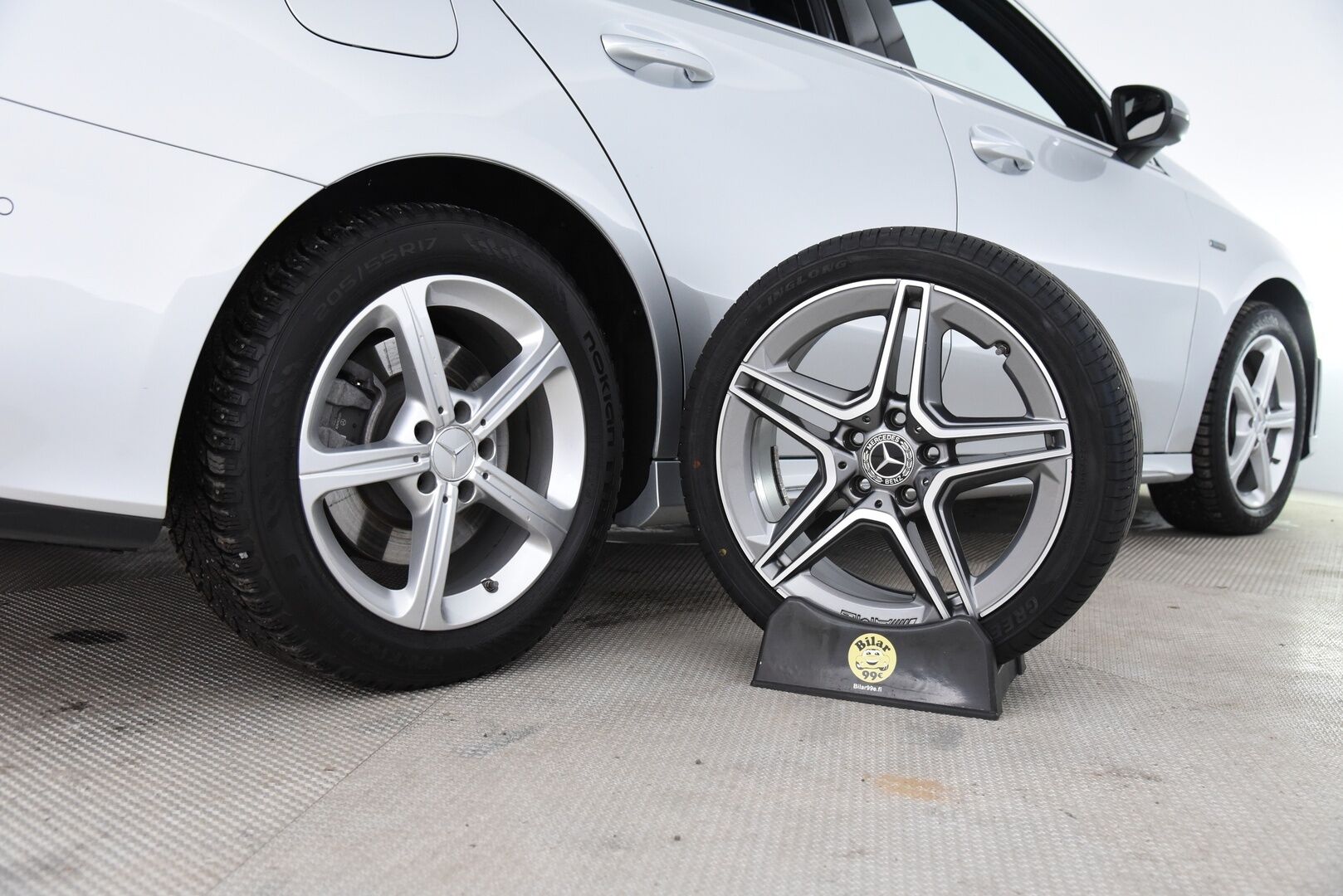 Mercedes-Benz A 2020 250 e A sedan Business AMG Edition EQ Power / Adapt vak. / Muistinahat / Widescreen / Kattoluukku / P-Kamera / Keyless / Ambient - SOH 95.2% / Huippuvarusteltu!