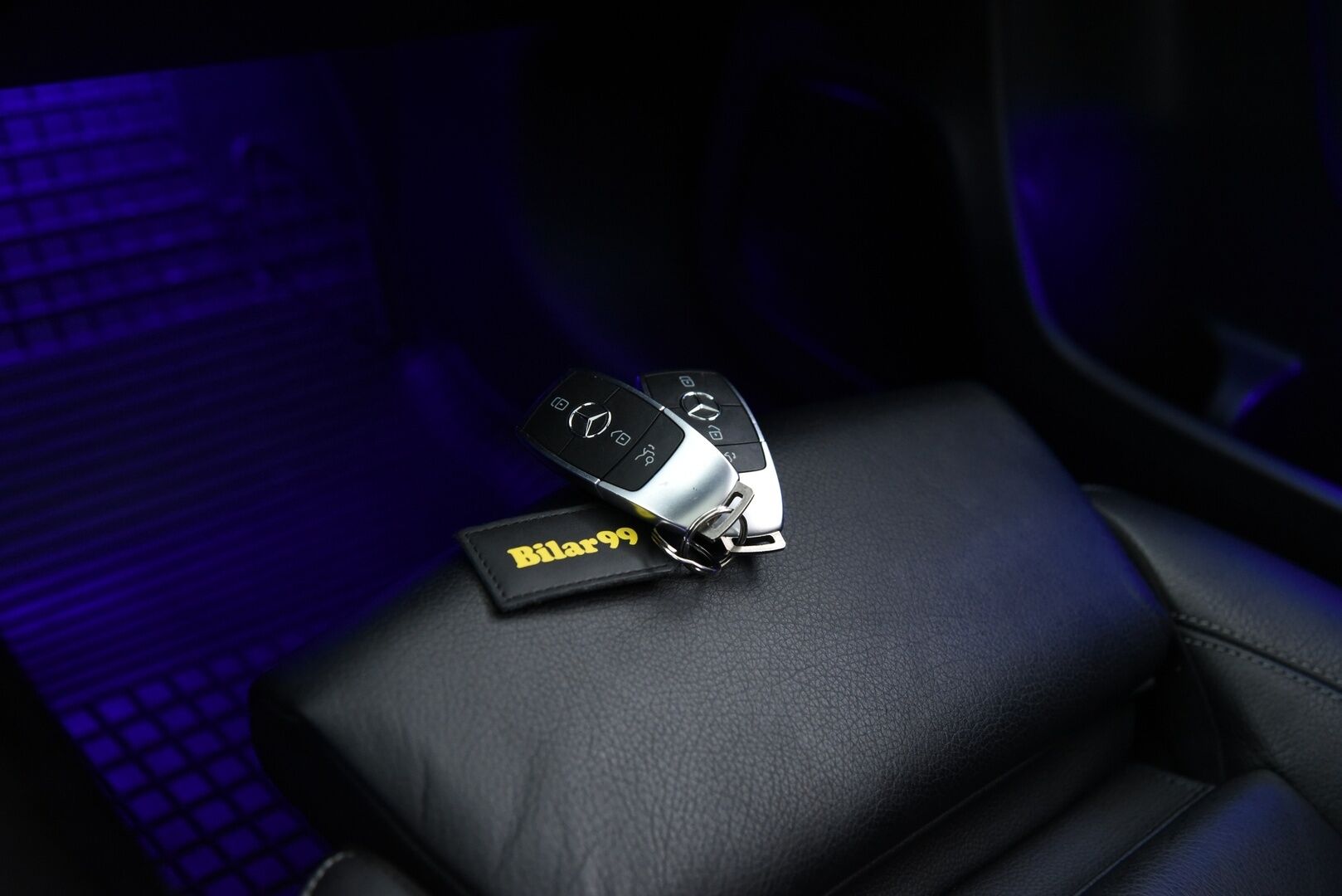 Mercedes-Benz A 2020 250 e A sedan Business AMG Edition EQ Power / Adapt vak. / Muistinahat / Widescreen / Kattoluukku / P-Kamera / Keyless / Ambient - SOH 95.2% / Huippuvarusteltu!