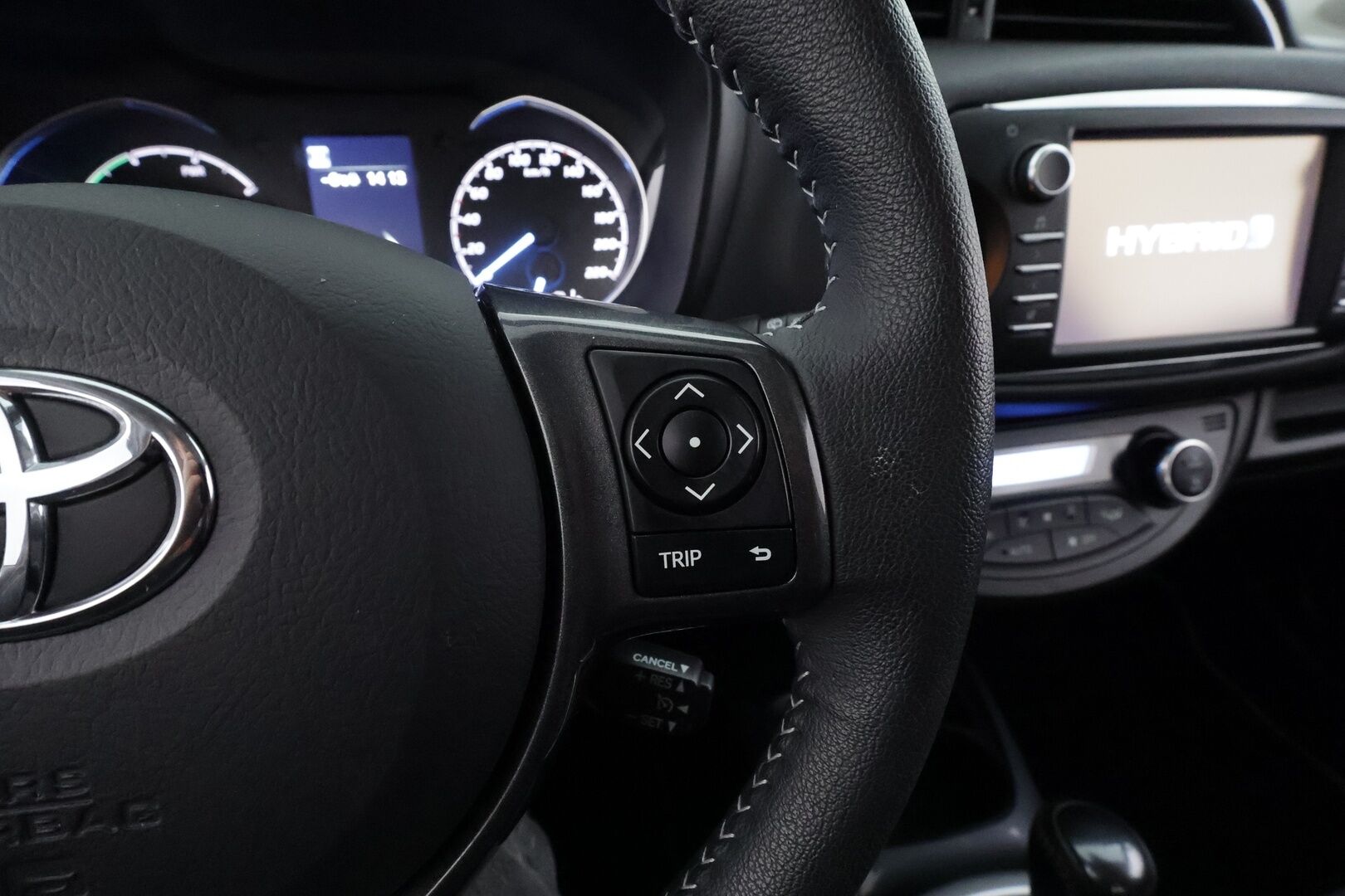 Toyota Yaris 2020 1,5 Hybrid Y20 Edition * Vakkari / P.kamera / Navi / Lohko / Kaistavahti * - 1.Om Suomi-auto / Kahdet renkaat aluvanteilla / Juuri huollettu!