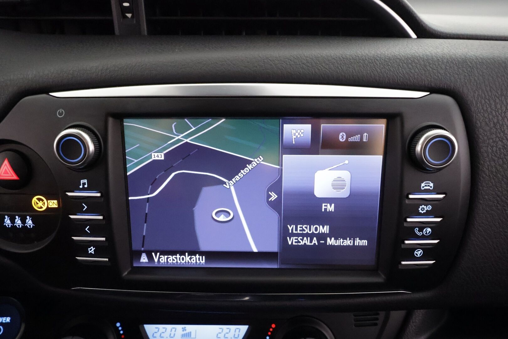 Toyota Yaris 2020 1,5 Hybrid Y20 Edition * Vakkari / P.kamera / Navi / Lohko / Kaistavahti * - 1.Om Suomi-auto / Kahdet renkaat aluvanteilla