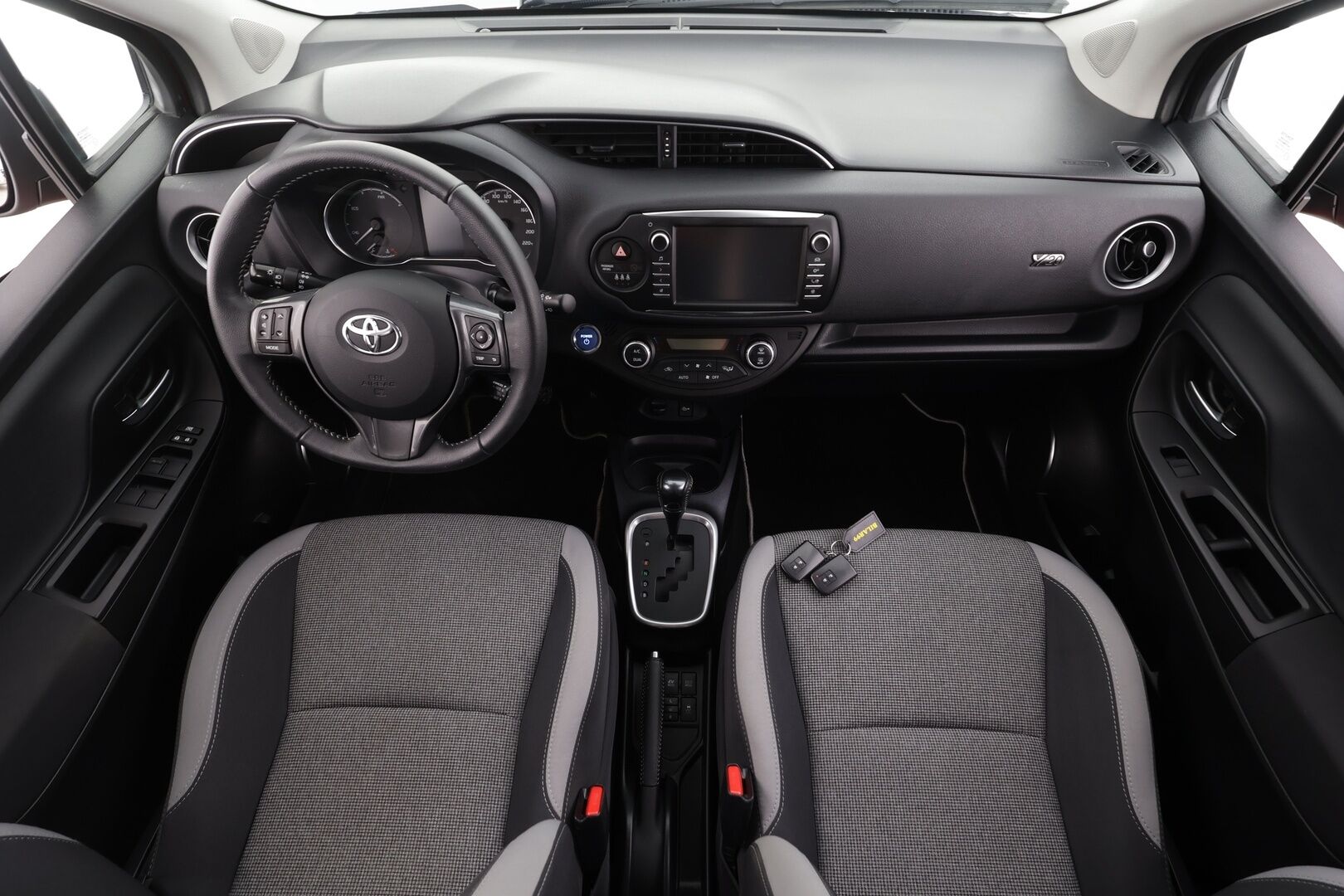 Toyota Yaris 2020 1,5 Hybrid Y20 Edition * Vakkari / P.kamera / Navi / Lohko / Kaistavahti * - 1.Om Suomi-auto / Kahdet renkaat aluvanteilla