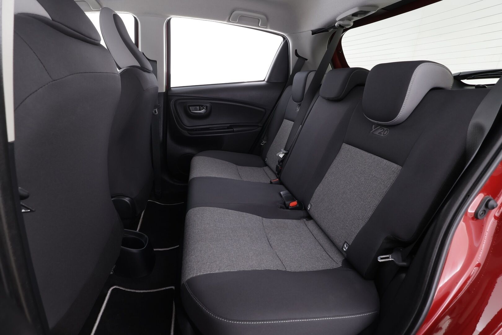 Toyota Yaris 2020 1,5 Hybrid Y20 Edition * Vakkari / P.kamera / Navi / Lohko / Kaistavahti * - 1.Om Suomi-auto / Kahdet renkaat aluvanteilla / Juuri huollettu!