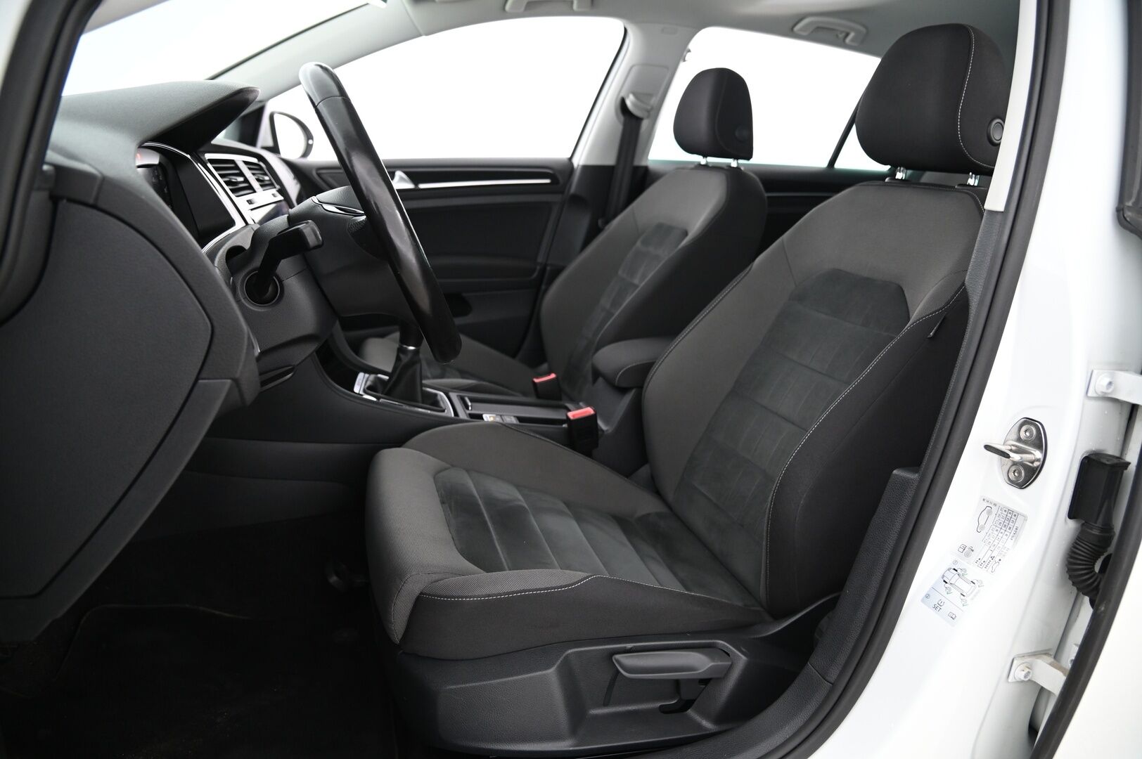 Volkswagen Golf 2017 2,0TDI 4MOTION Highline* Dynaudio / Webasto / Panorama / Digimittaristo*
