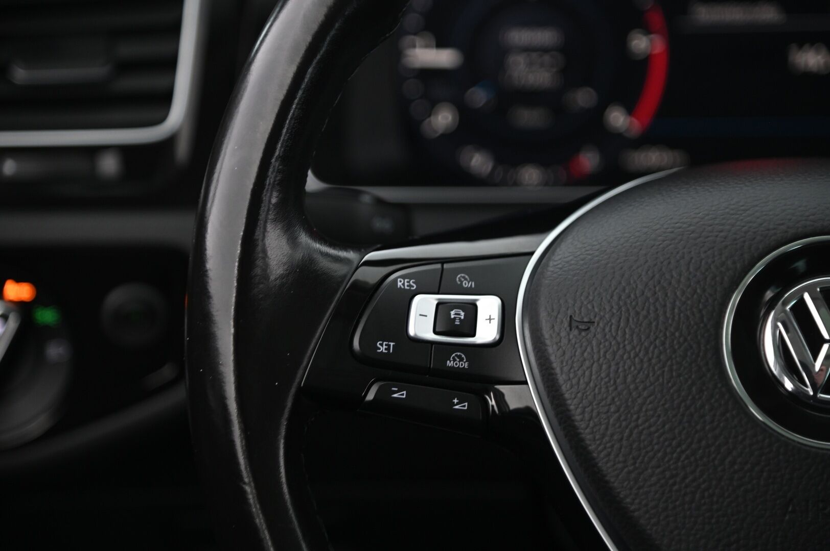 Volkswagen Golf 2017 2,0TDI 4MOTION Highline* Dynaudio / Webasto / Panorama / Digimittaristo*