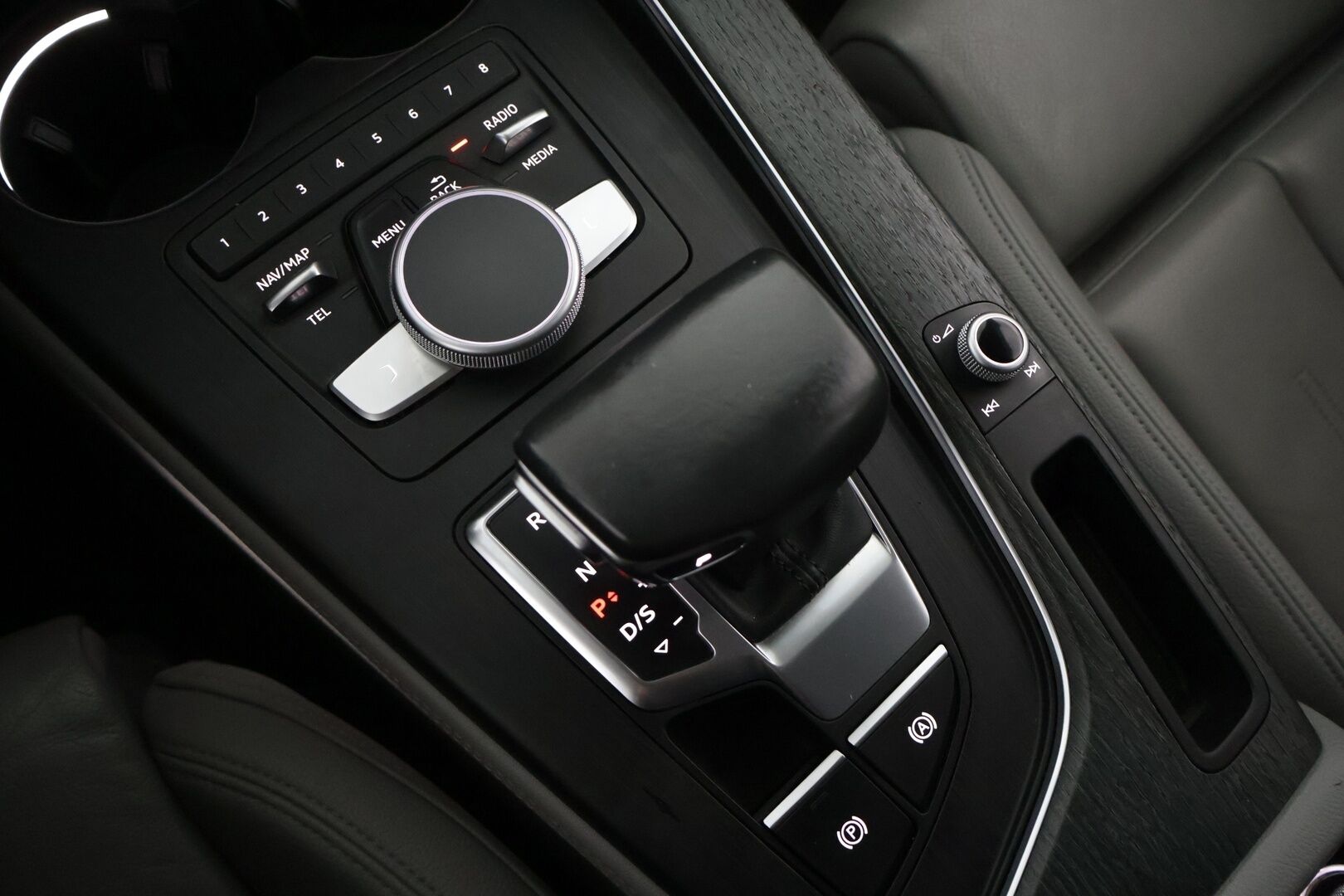 Audi A4 2017 Avant Business Sport 3,0 TDI 200 kW quattro * ACC / Webasto / Lane Assist /  Digimittaristo * - Bluetooth / Kaukovaloautomatiikka / P-Tutkat  / Juuri huollettu