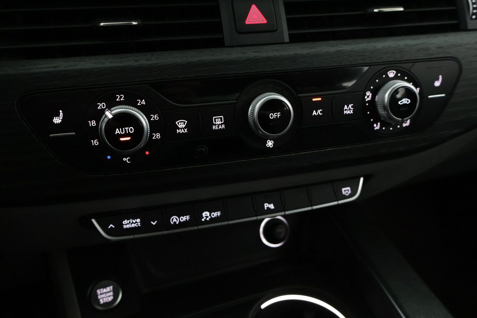 Audi A4 2017 Avant Business Sport 3,0 TDI 200 kW quattro * ACC / Webasto / Lane Assist /  Digimittaristo * - Bluetooth / Kaukovaloautomatiikka / P-Tutkat  / Juuri huollettu